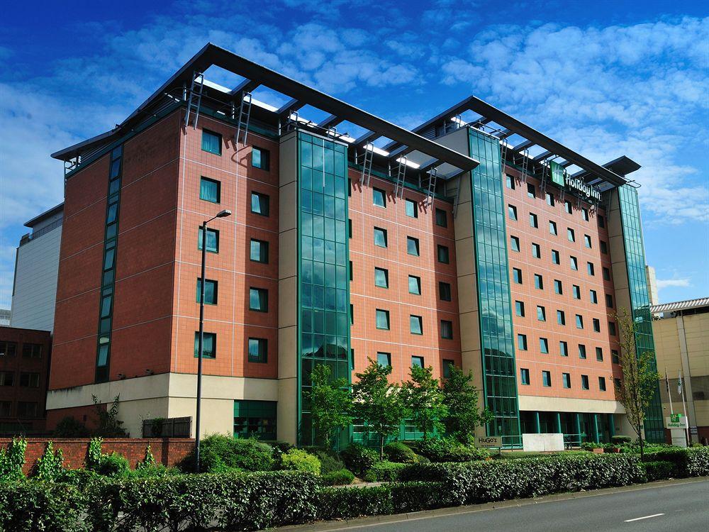 Vista Exterior Doubletree by Hilton Hotel Woking