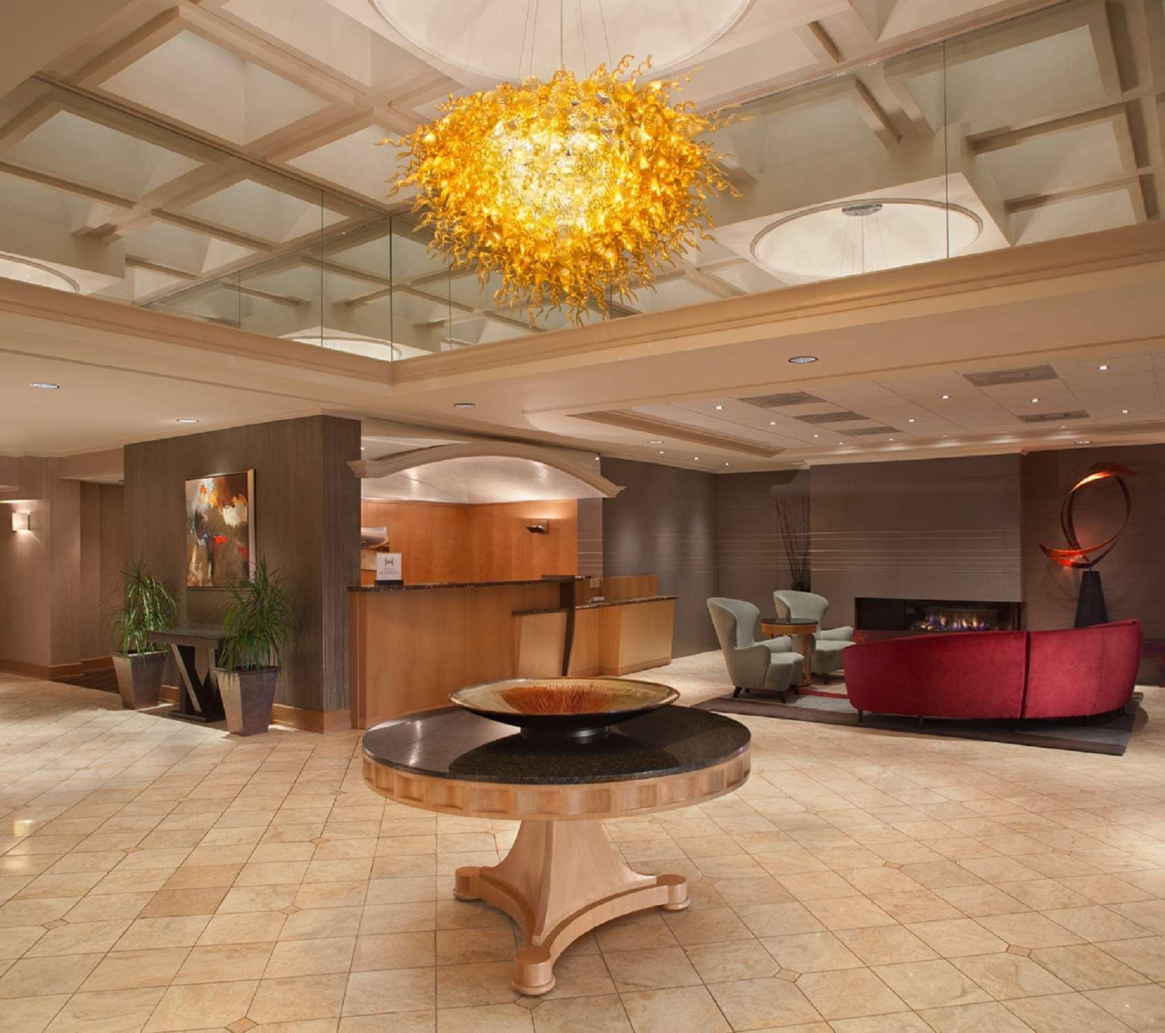 Vista Lobby Hilton Akron/Fairlawn