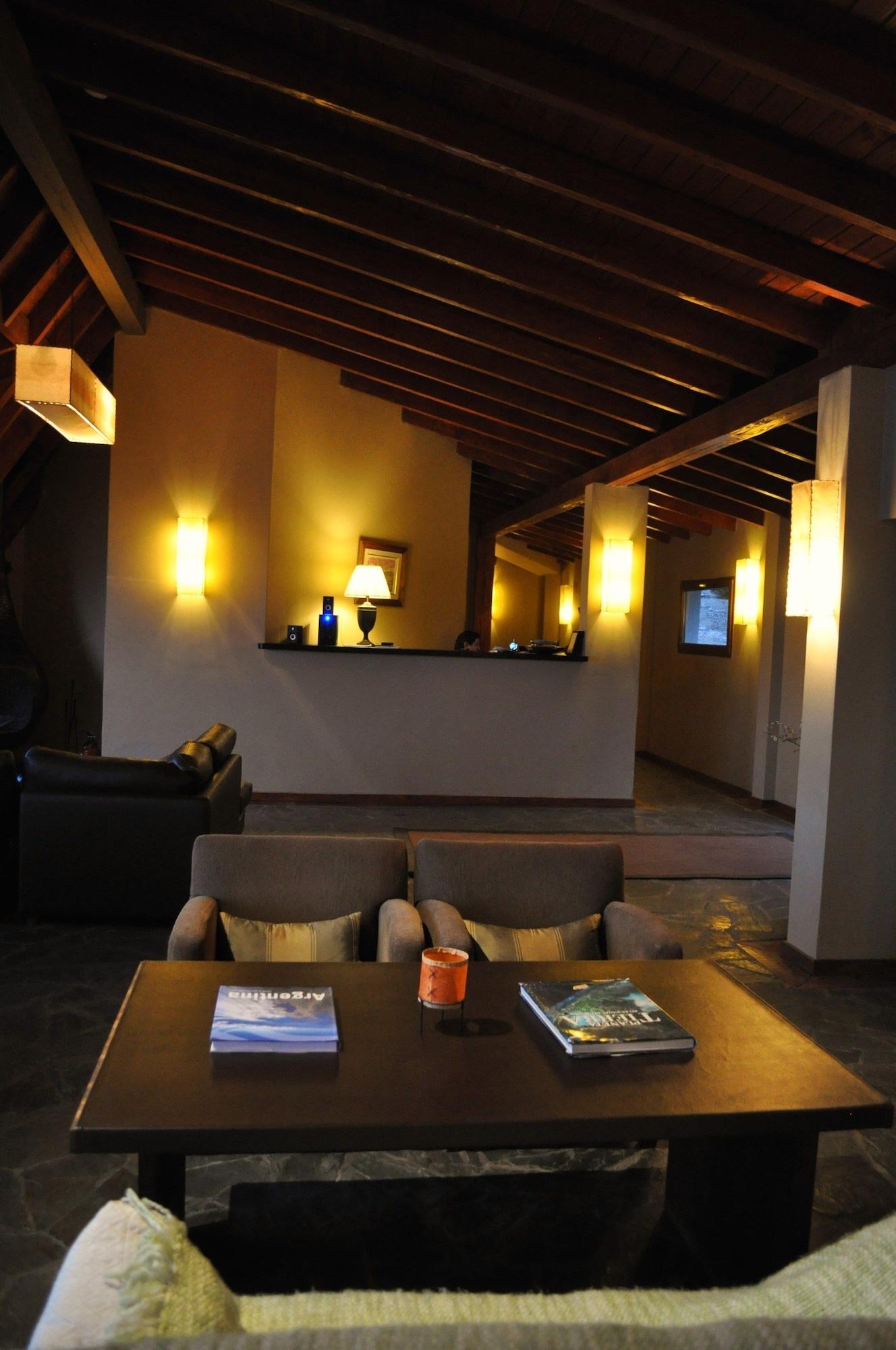 Vista Lobby La Sirenuse Lake Resort