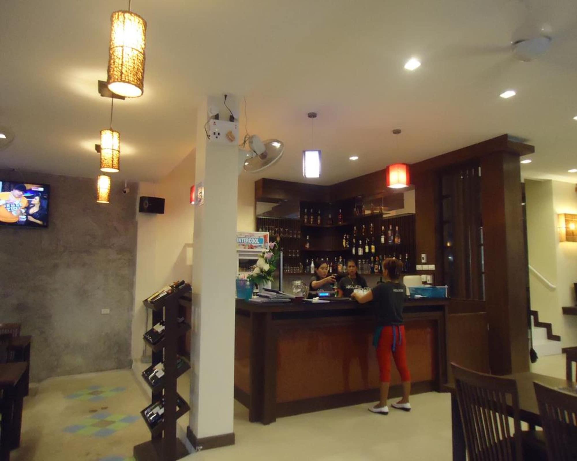 Bar/Salón Arita House