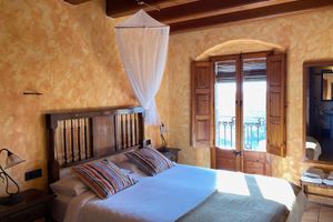 Alquiler Vacacional - Les Corts de Cal Farrés, rural house 1 h. from BCN: swimming pool, bbq, garden