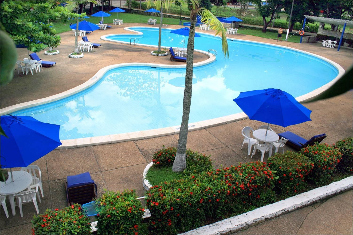Vista da piscina Hotel Guadaira Resort