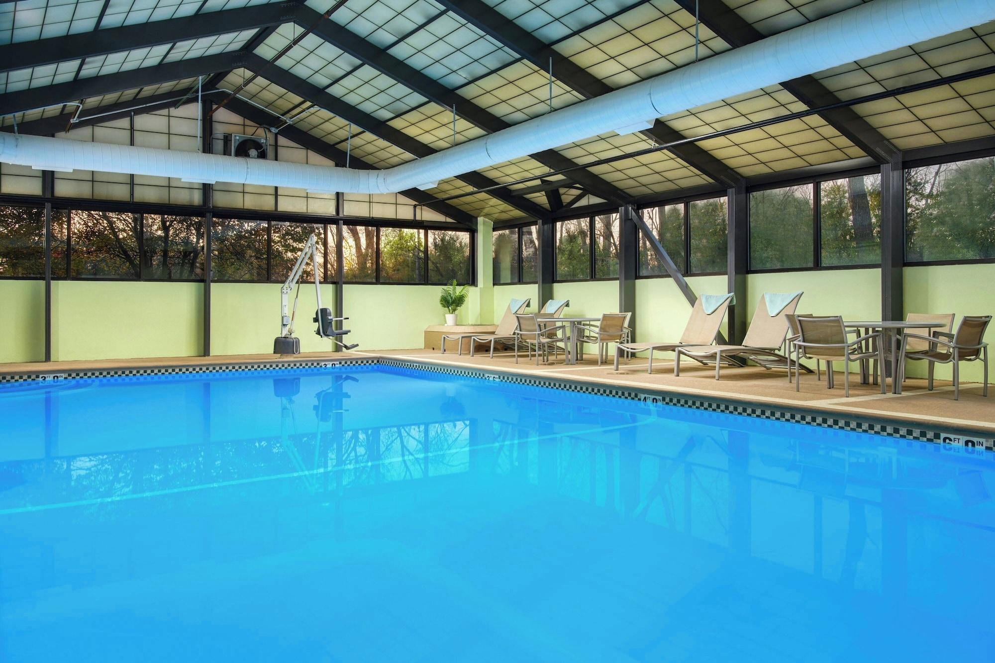 Vista Piscina Springhill Suites by Marriott Chicago Elmhurst/Oakbrook Area