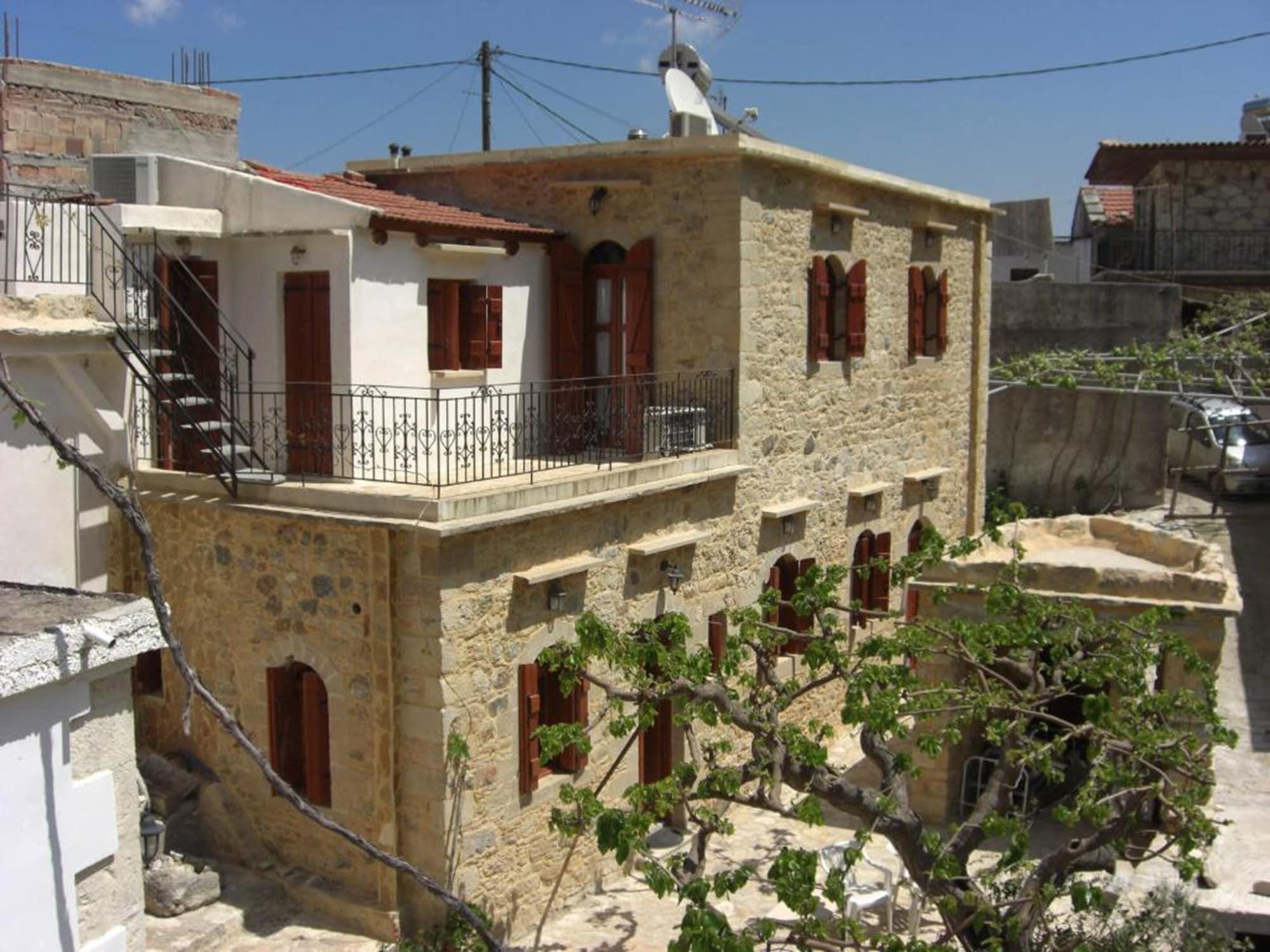 Varios Patriko Traditional Residence