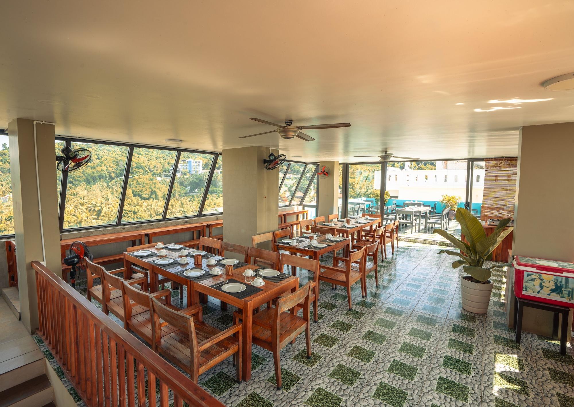 Restaurant Golden Daisy Hotel