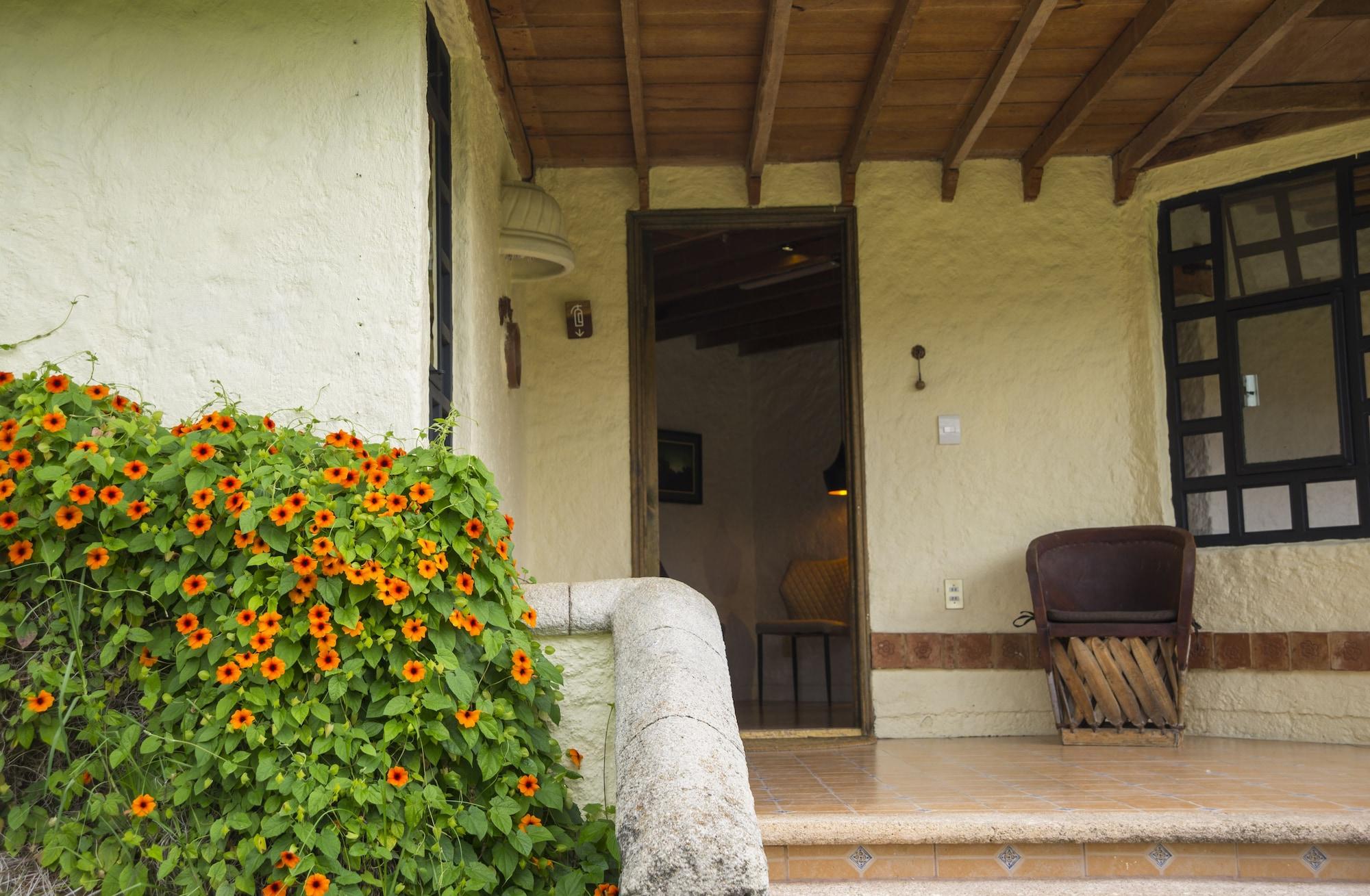 Vista Exterior Hotel Bosques del Sol Suites
