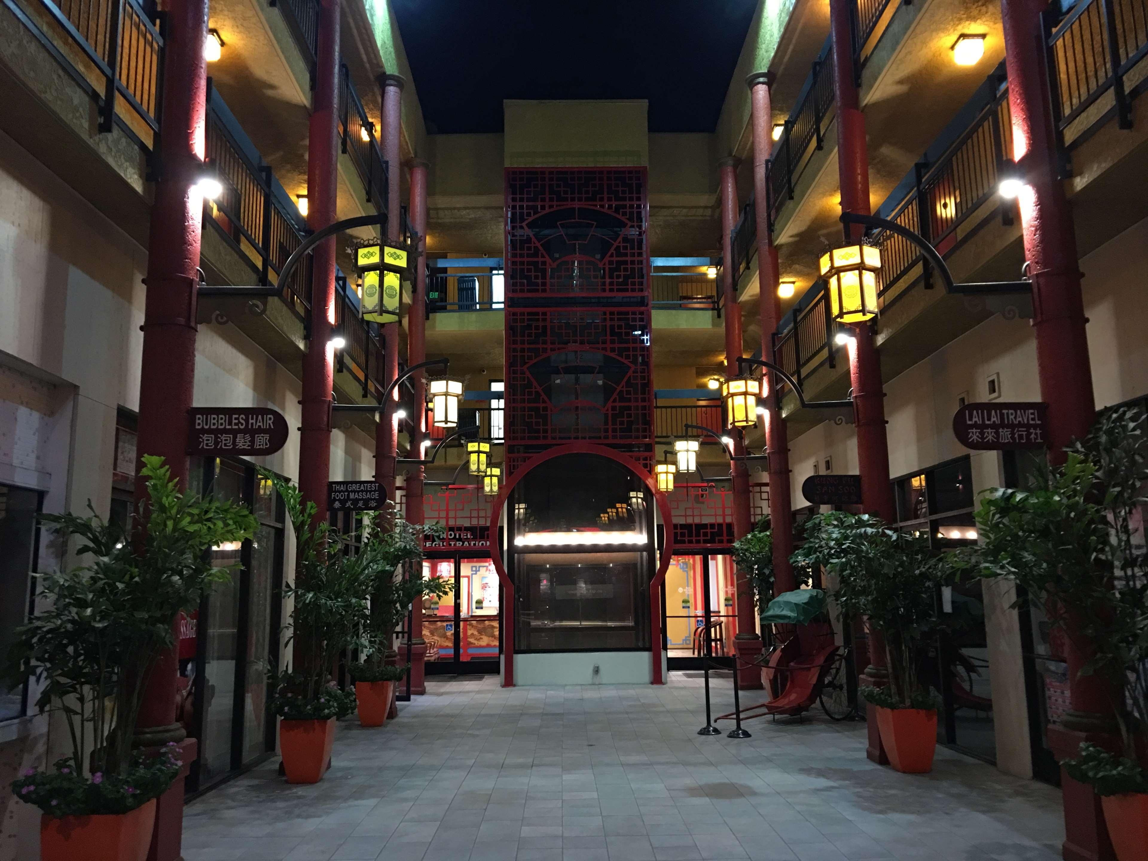 Vista Exterior Aiden Los Angeles Downtown Dragon Gate Inn