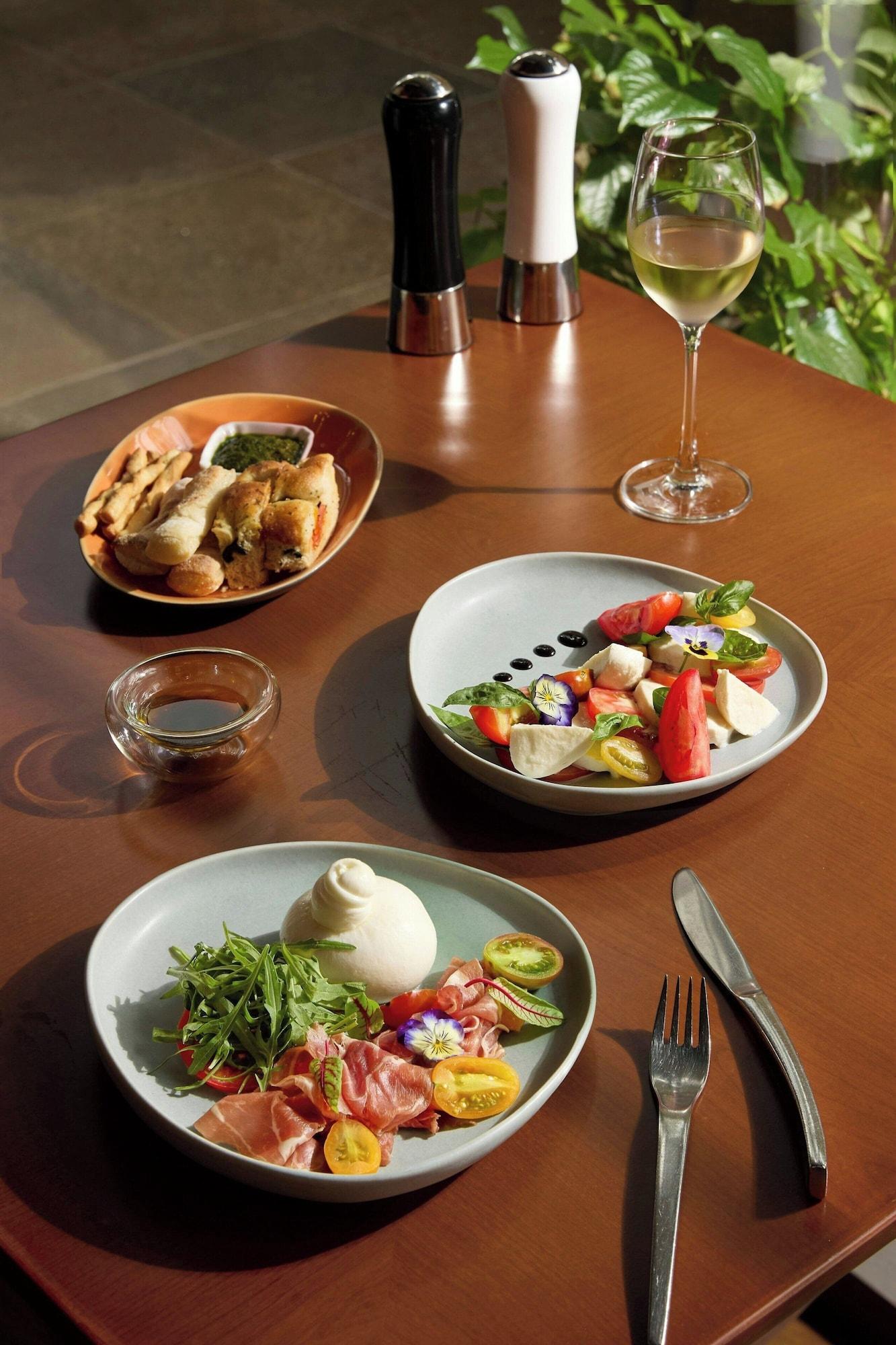 Restaurant JW Marriott Hotel & Suites Saigon