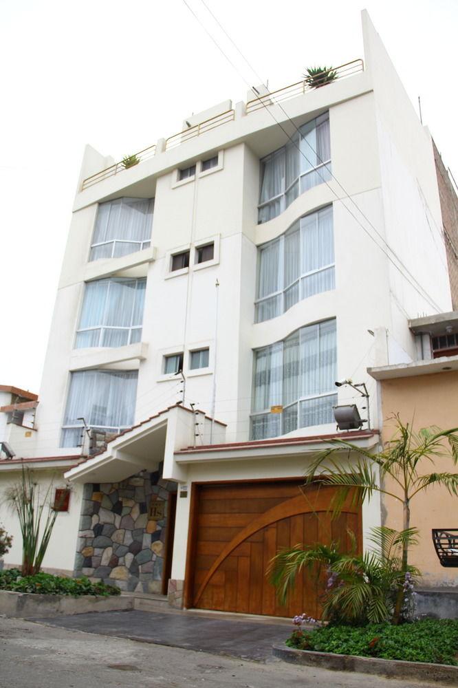 Vista Exterior Taymi Hostal & Suites