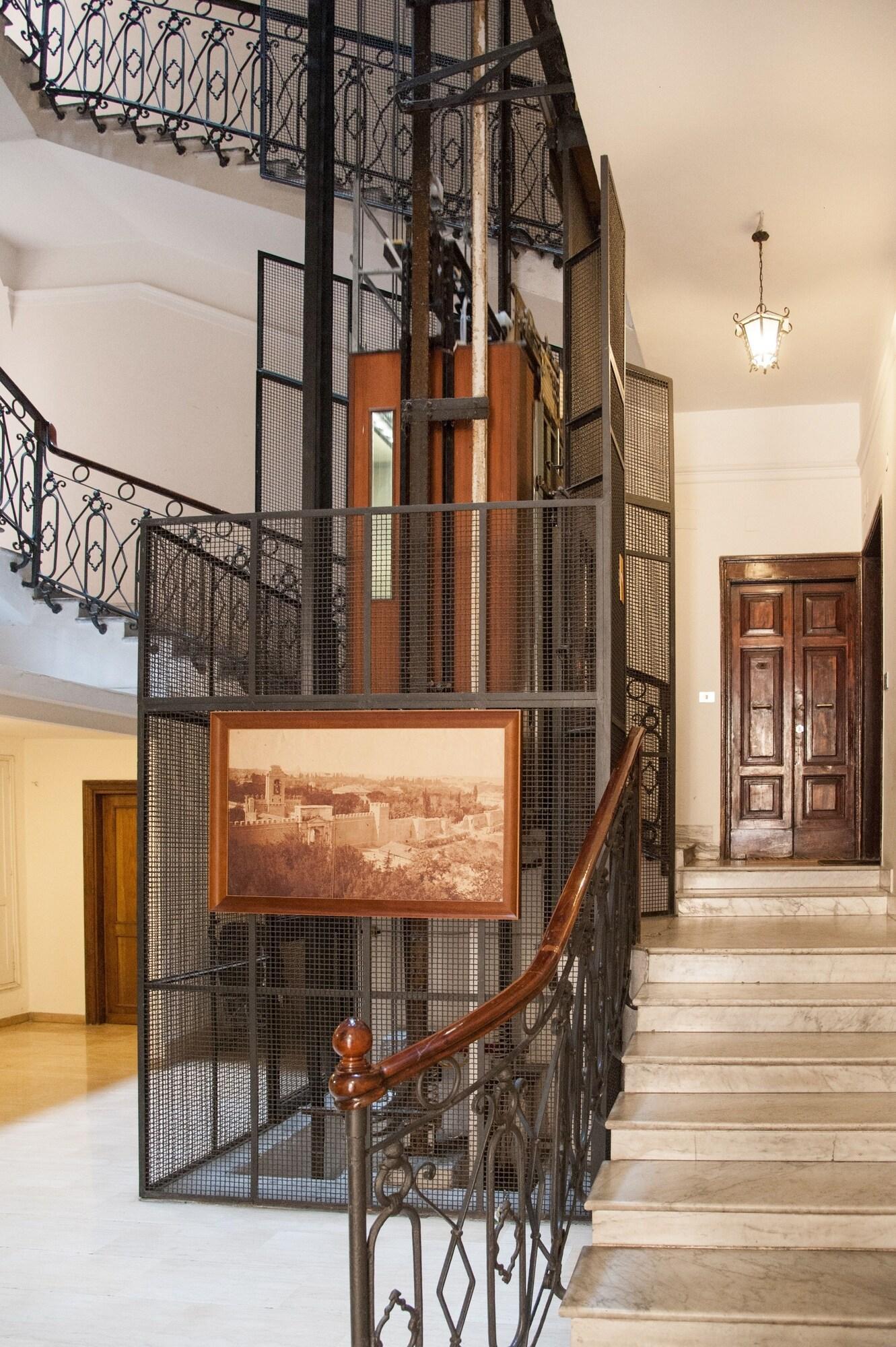 Vista Lobby Trinity Luxury Rooms