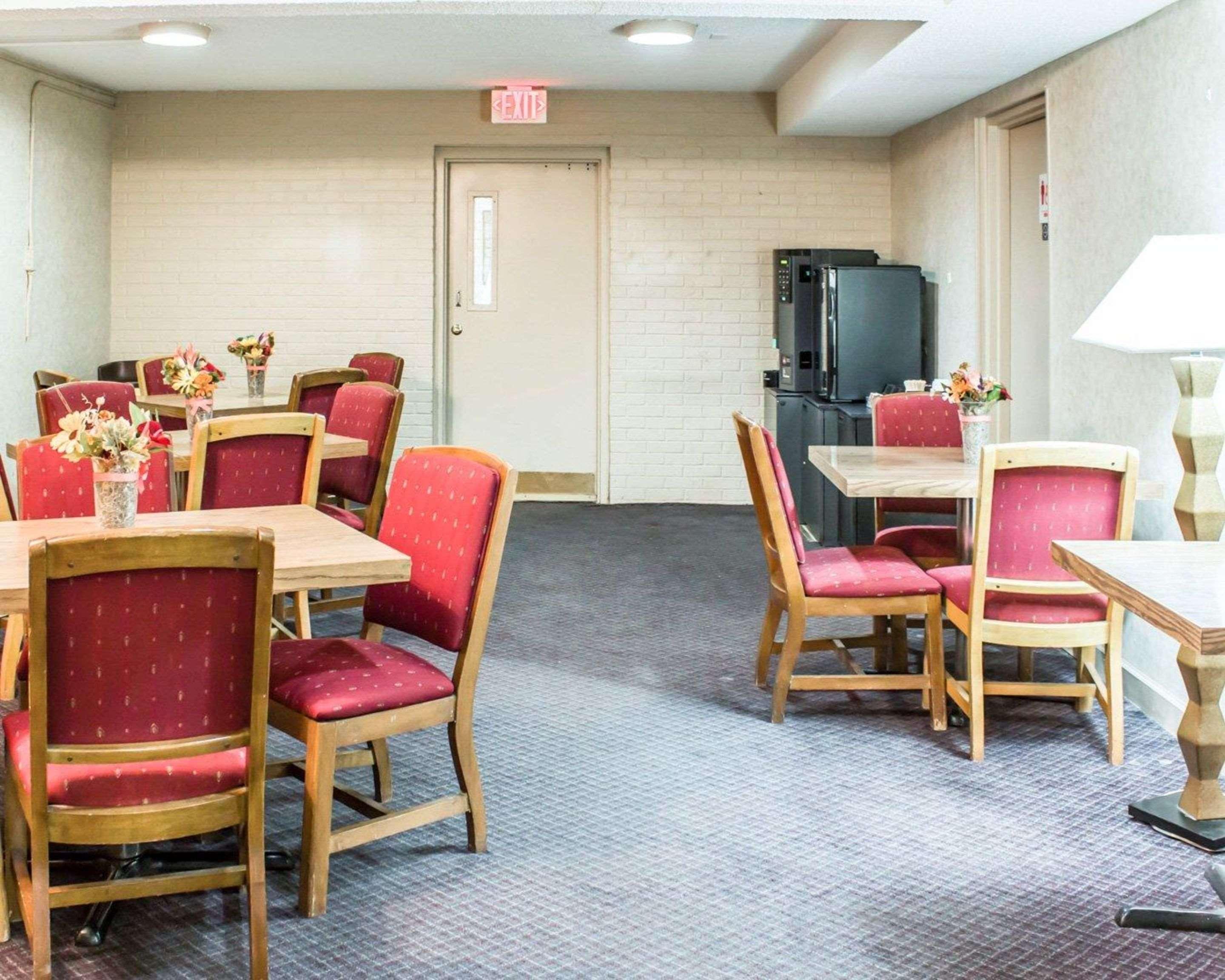 Restaurant Econo Lodge & Suites