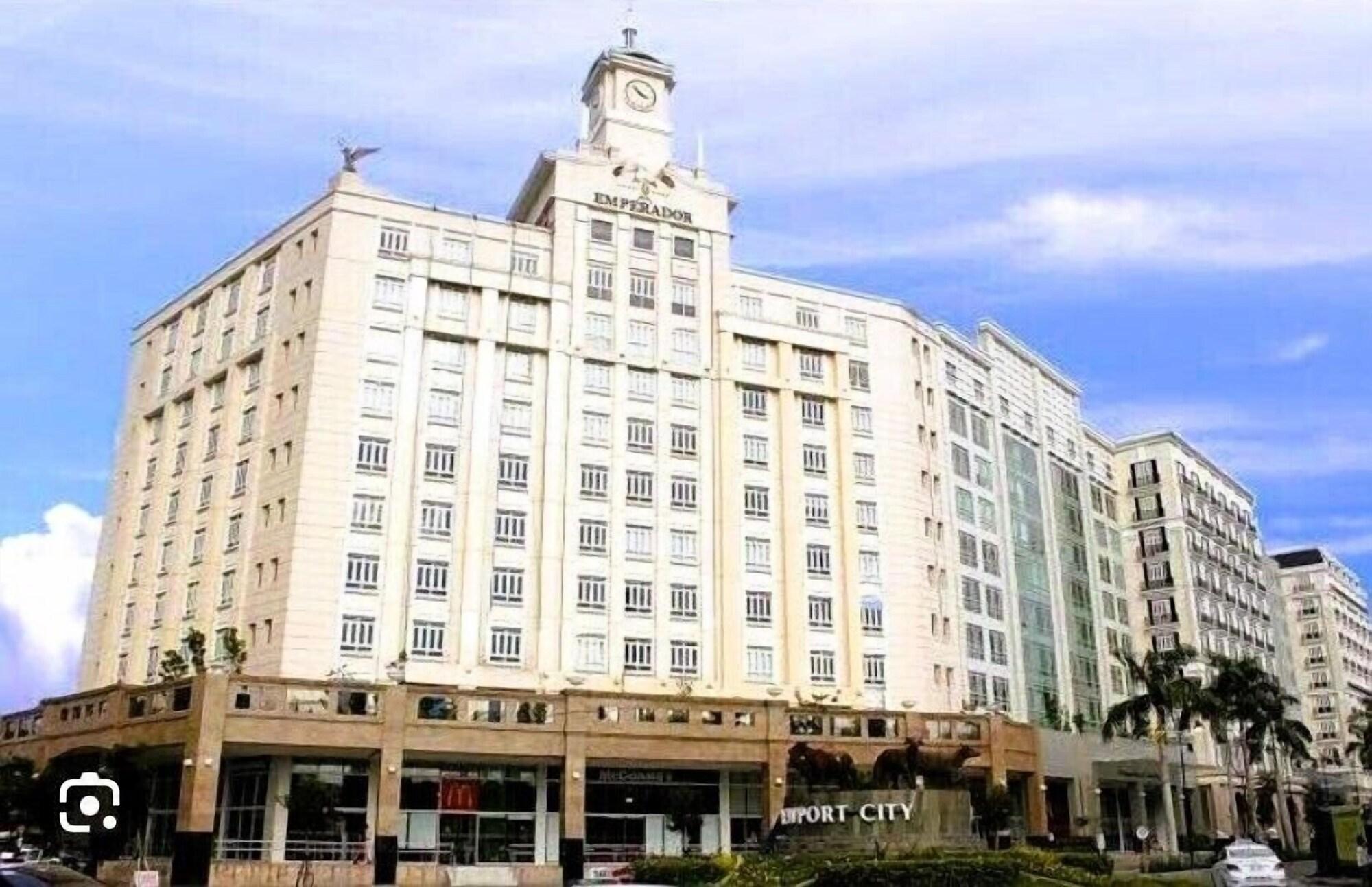 Vista Exterior HENRY & ADICHE  EMPERADOR BUILDING