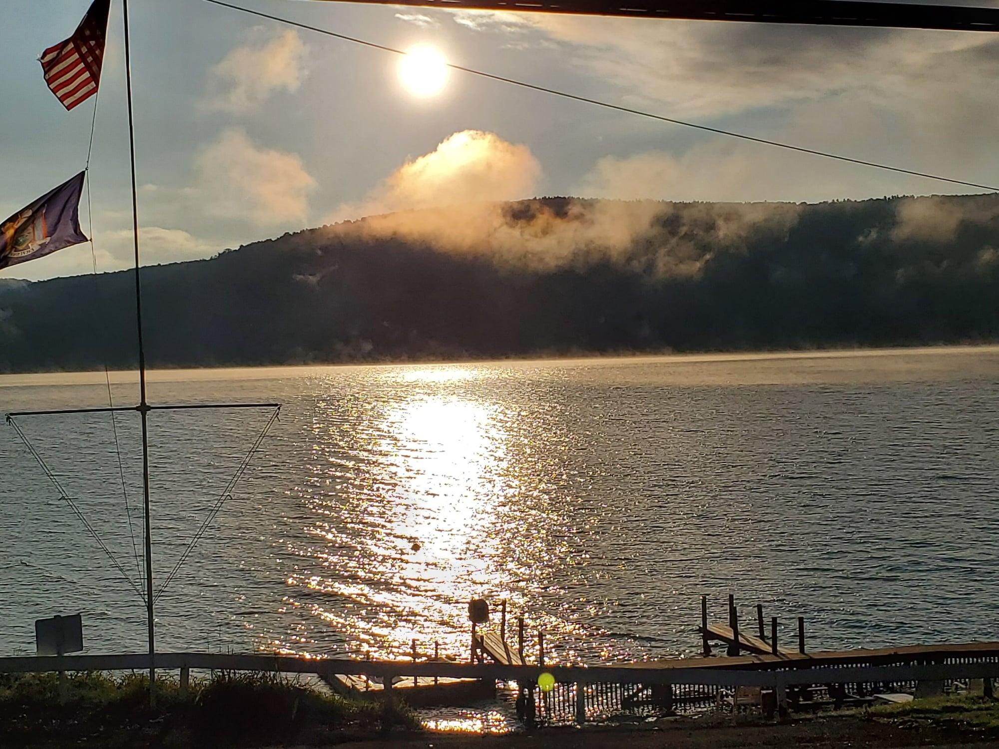 Varios Lake View Motel