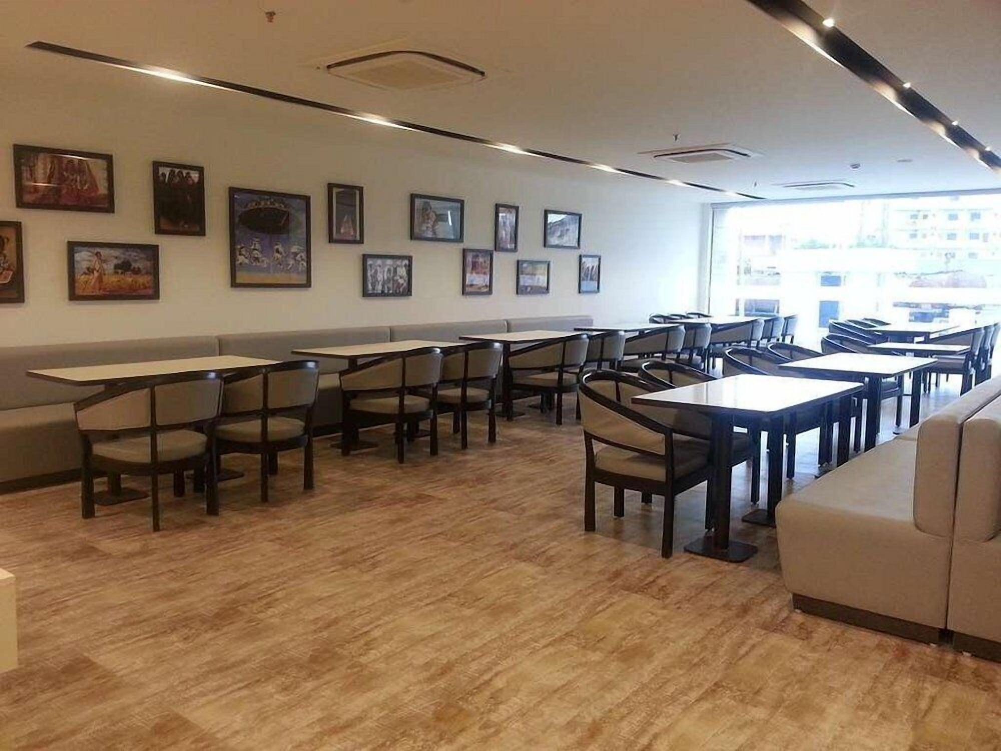 Restaurant Ambar Sarovar Portico