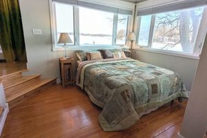 Alquiler Vacacional - Custom~Unique Lakefront - Panoramic, HotTub-Swim-Dock your boat,