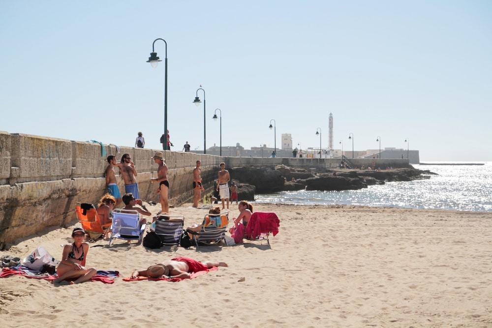 Playa Cádiz Inn Backpackers