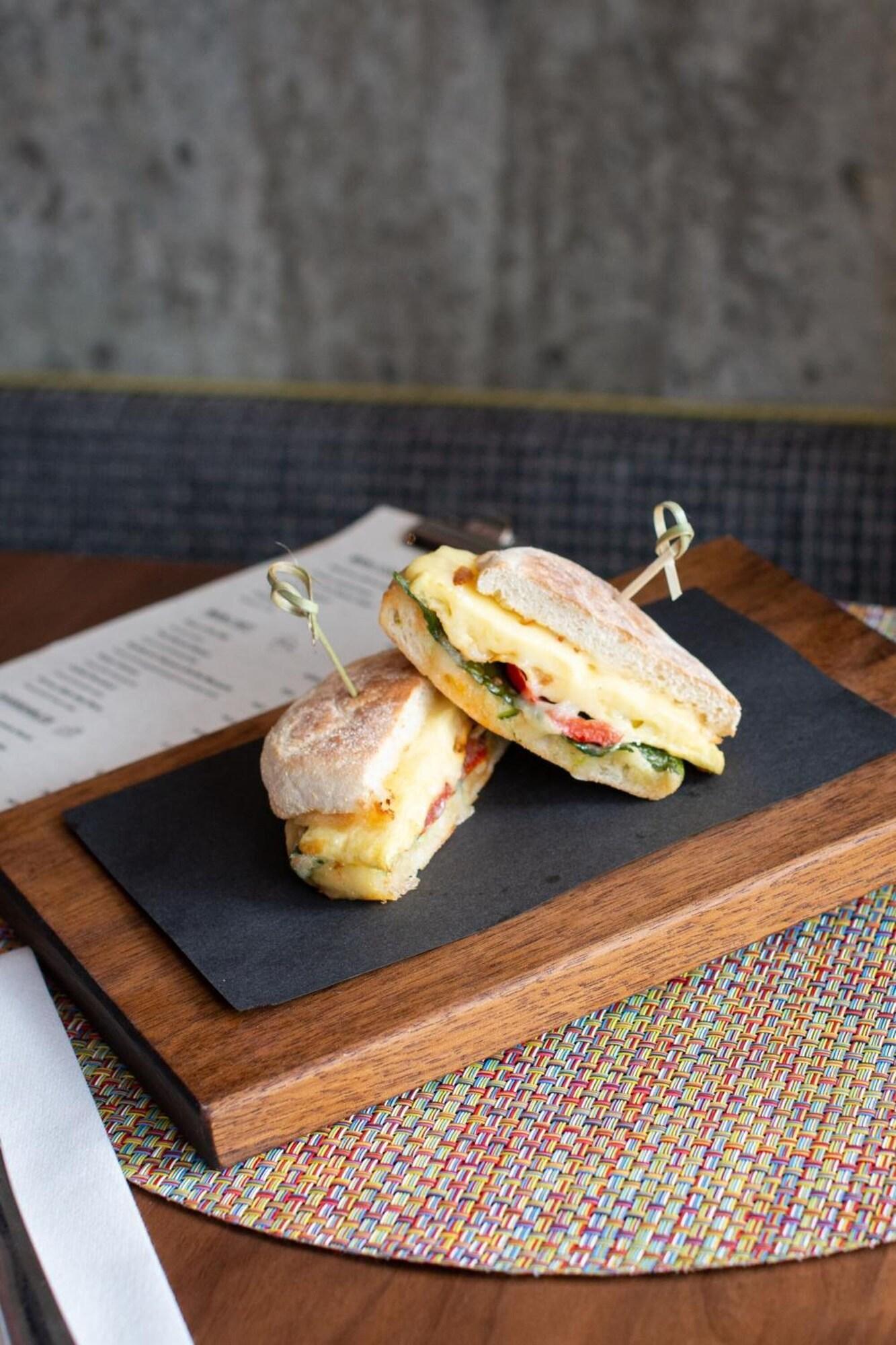 Restaurant Alt Hotel Ottawa Downtown