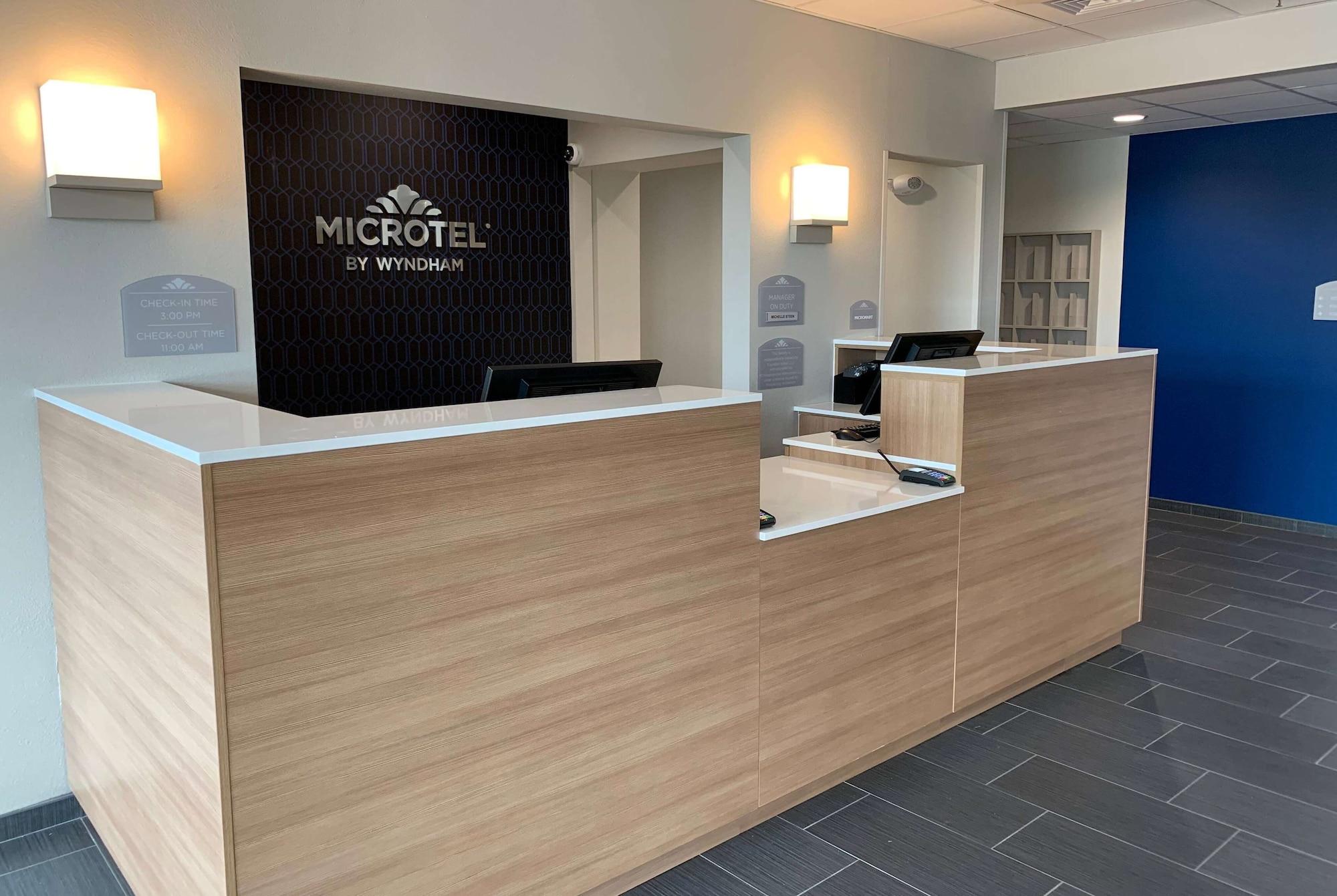 Vista Lobby Microtel Inn & Suites by Wyndham Fountain/Fort Carson
