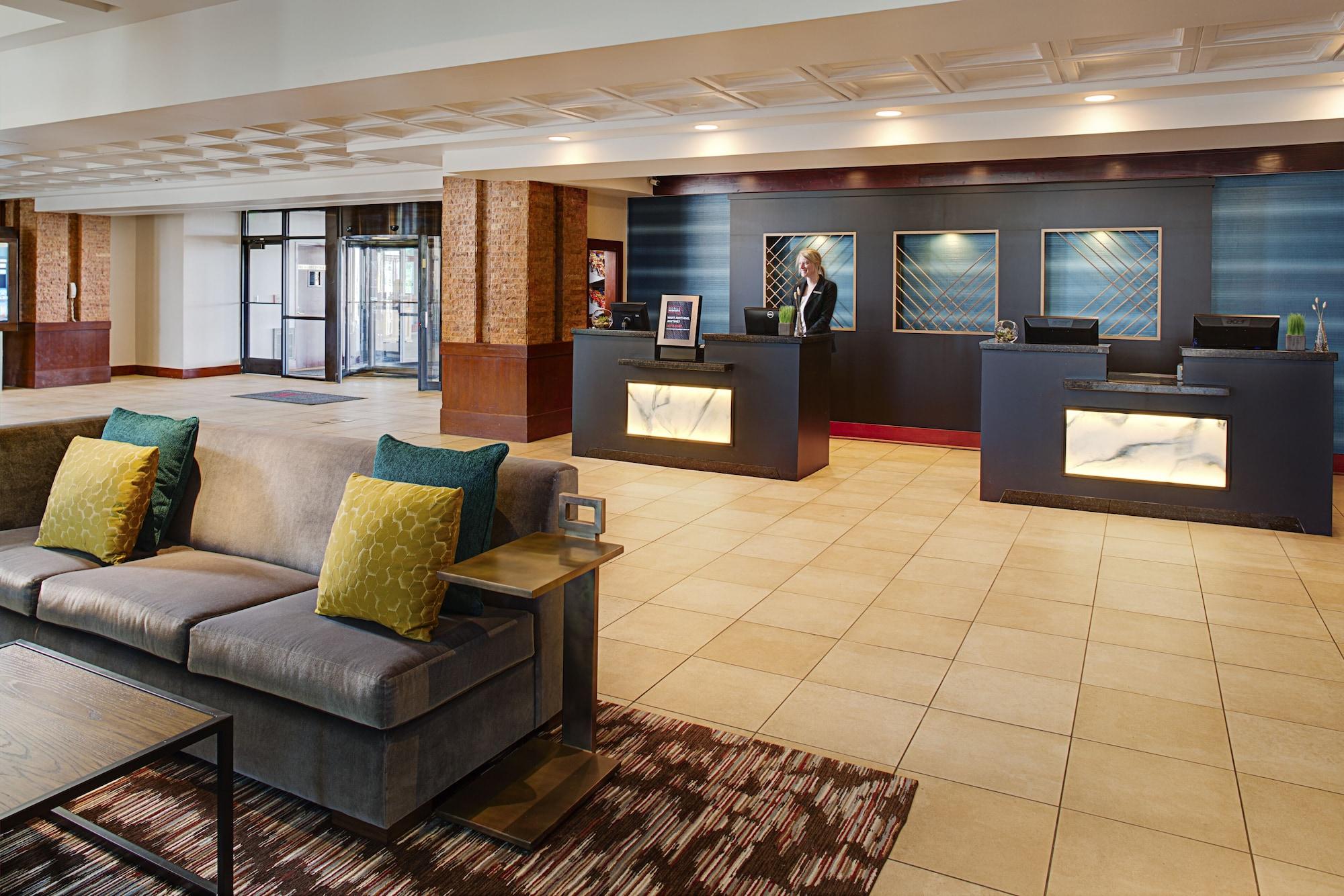 Vista Lobby Colorado Springs Marriott