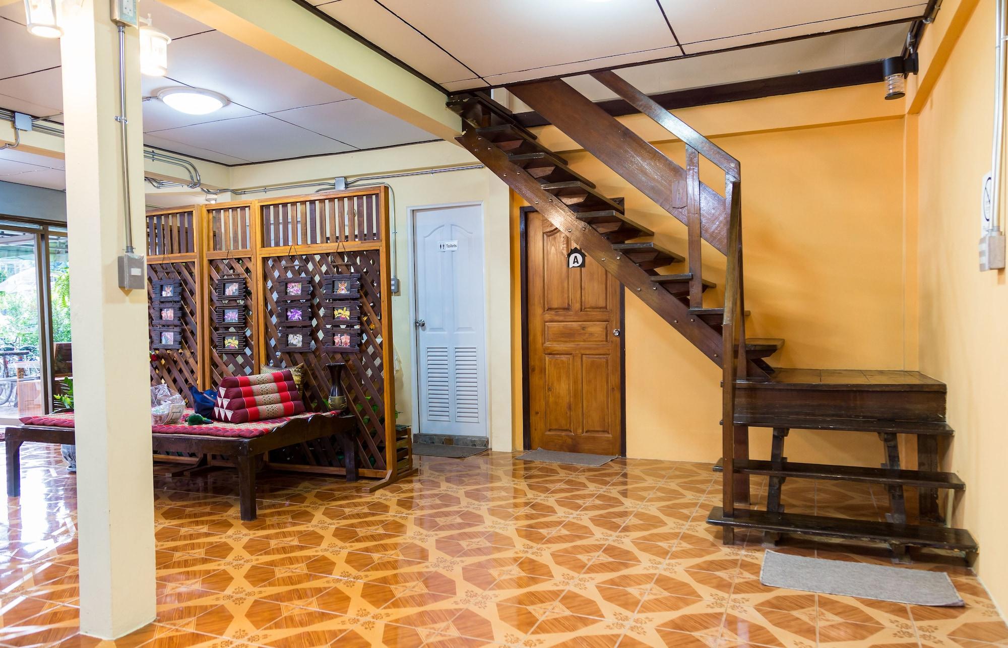 Varios Banchan Hostel