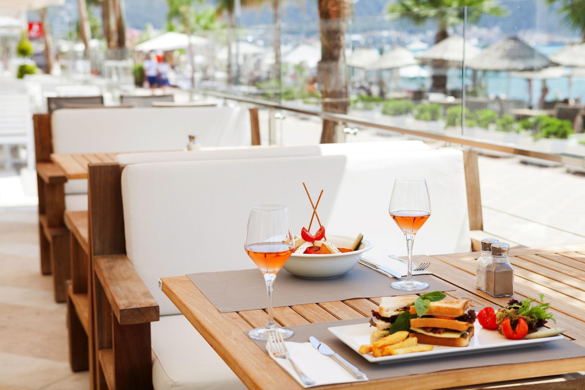 Restaurant The Beachfront Hotel Adult Only 16 Plus