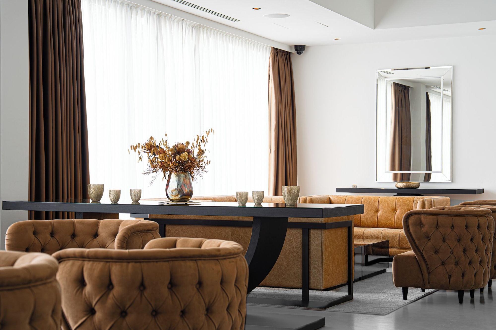 Sala de Reuniones Main Suites