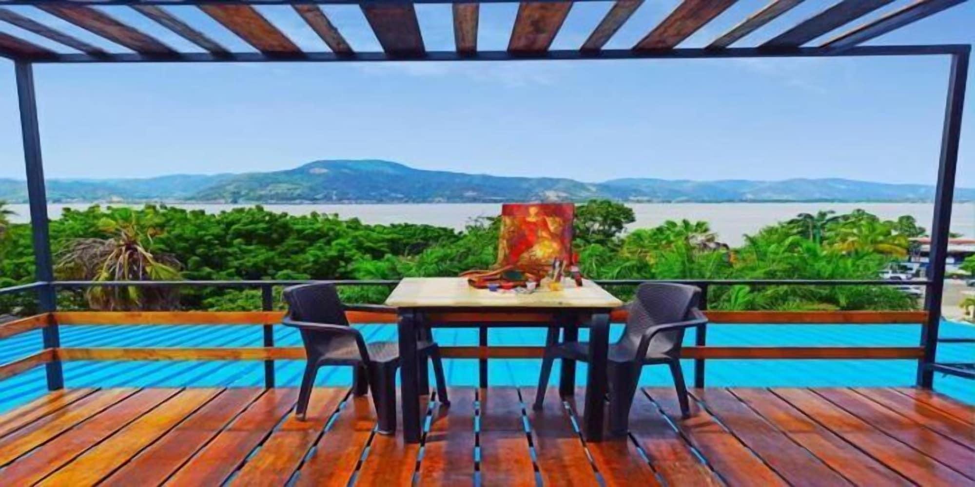 Varios CoCo Bongo Hostel