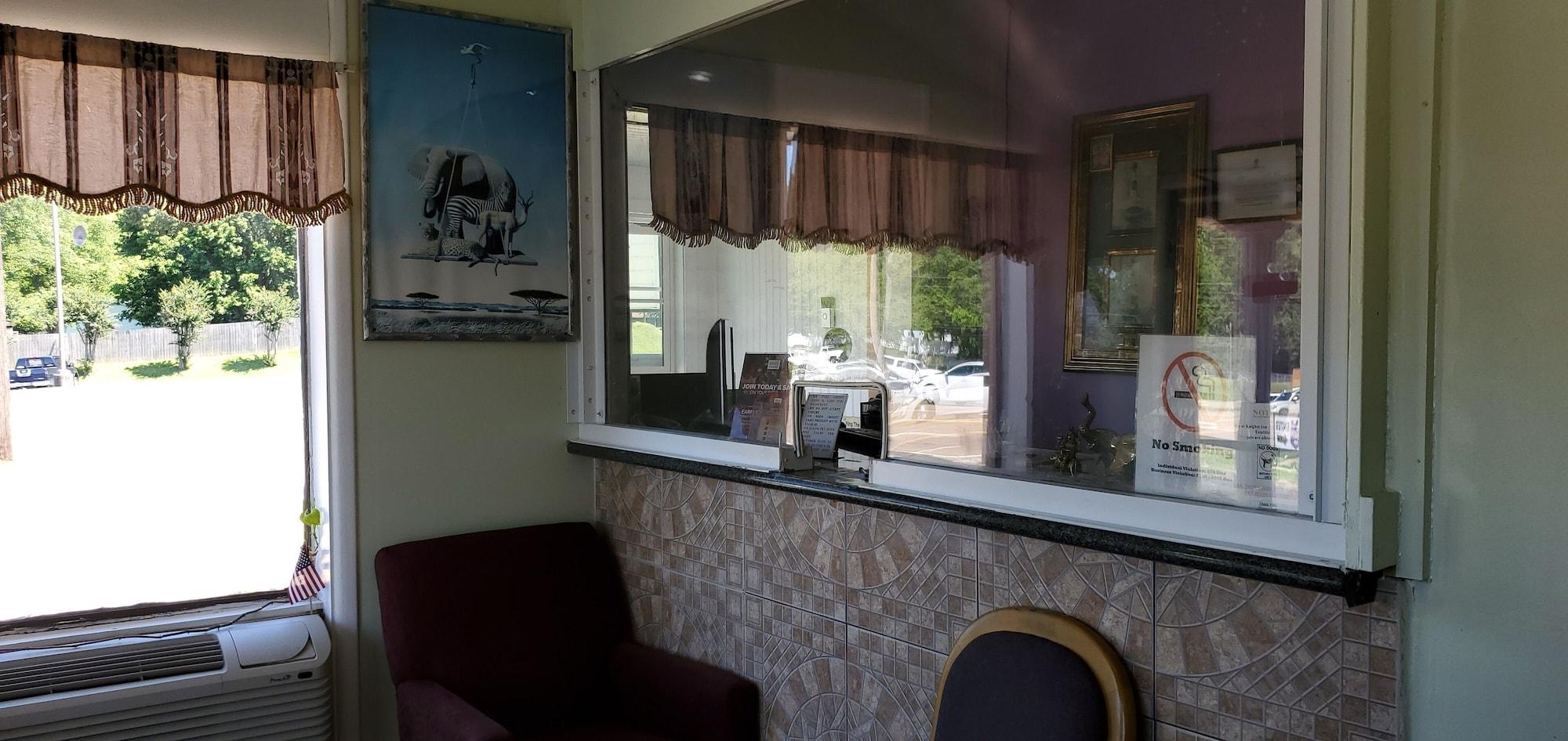 Vista Lobby Knights Inn Paris