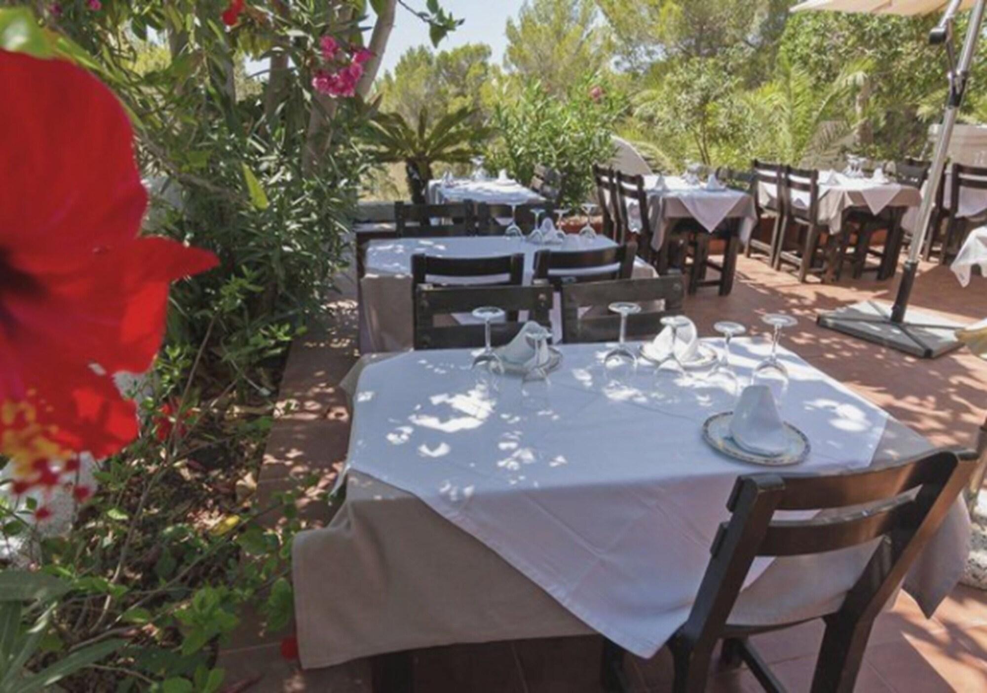 Bar/Salón Aptos Barbarroja - Formentera Break