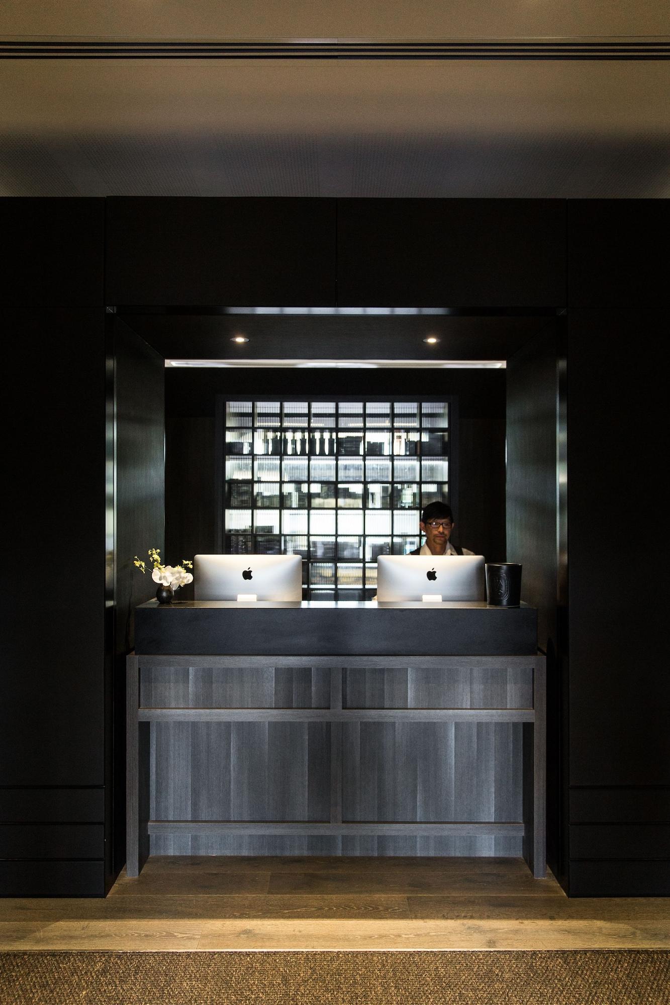 Vista Lobby Brassey Hotel