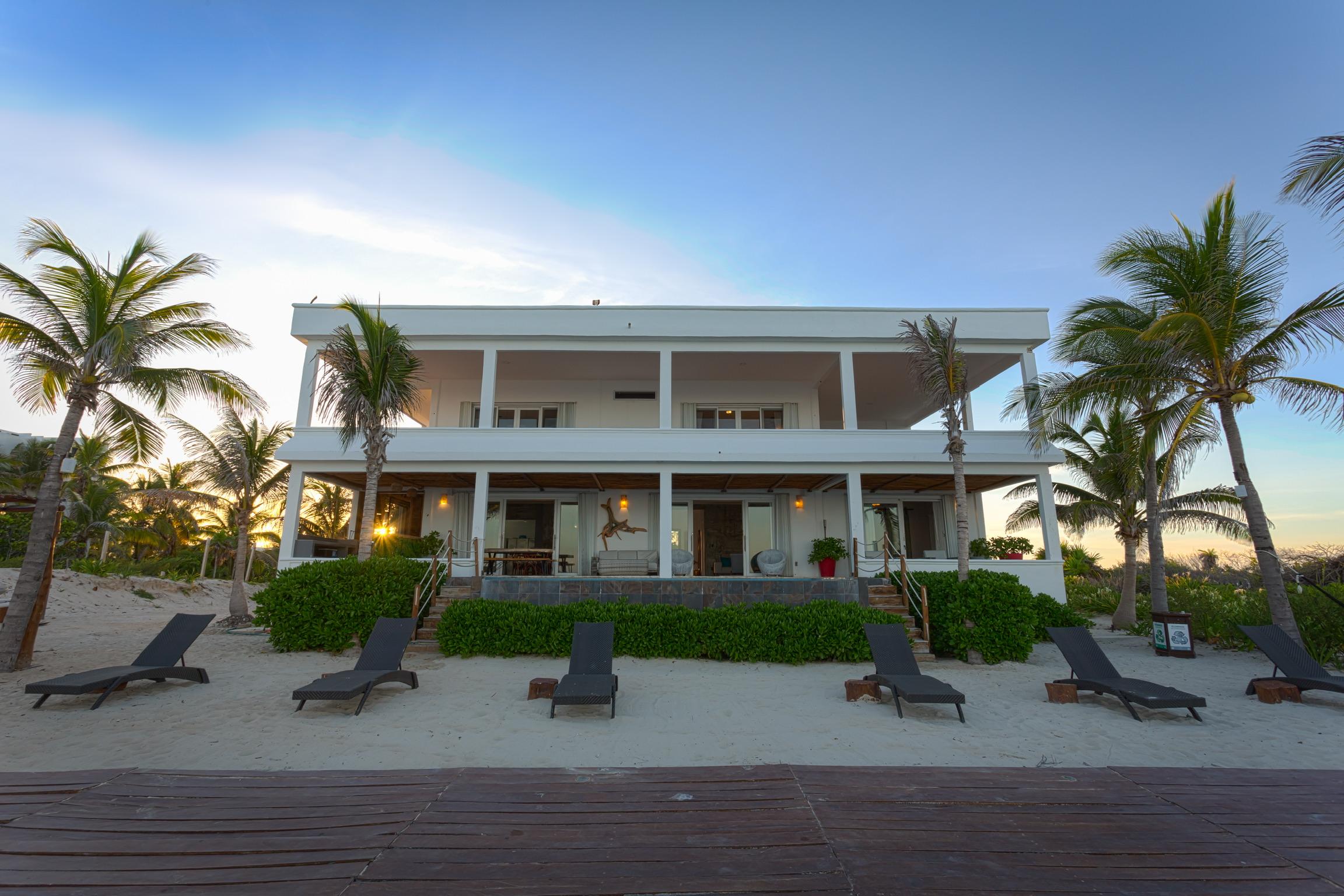 Vista Exterior Villa Isla Blanca