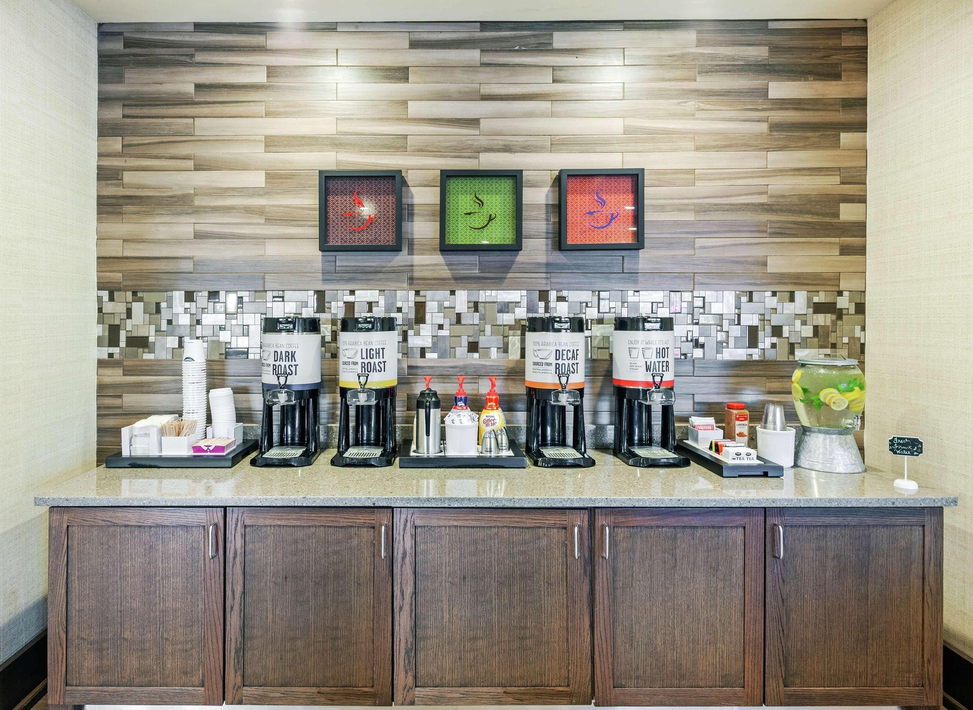 Vista Lobby Hampton Inn North Little Rock McCain Mall