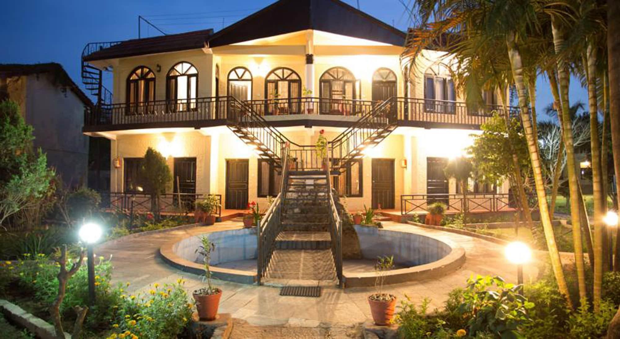 Vista Exterior Chitwan Adventure Resort