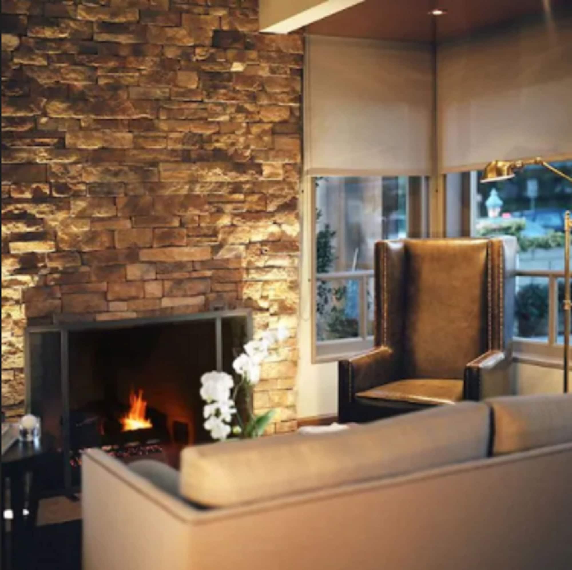 Bar/Salón Le Petit Pali Brentwood West Los Angeles
