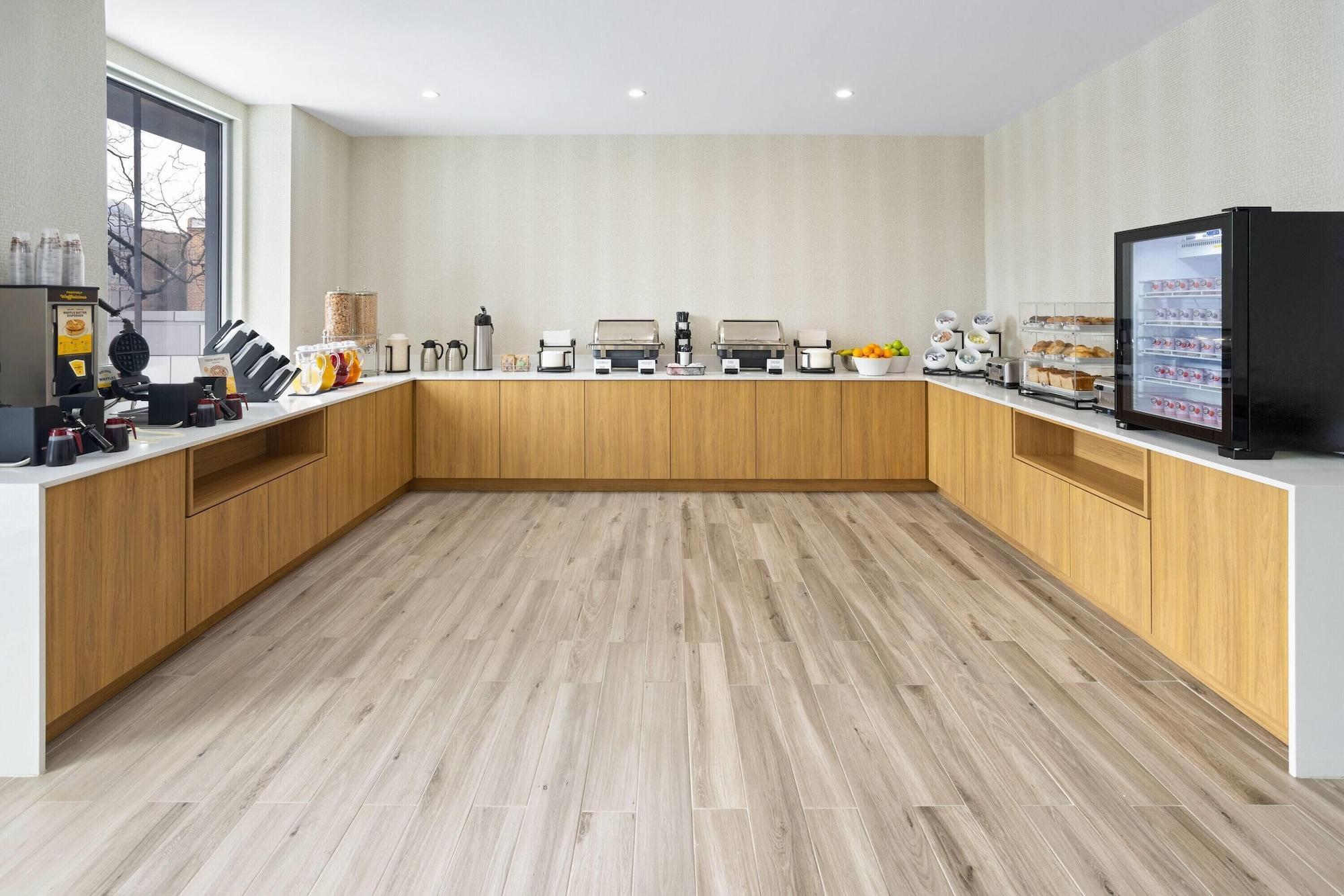 Restaurant La Quinta Inn & Suites By Wyndham Queens NYC/JFK AirTrain