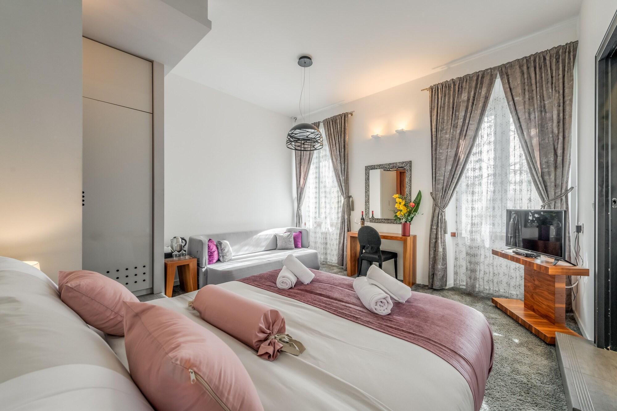 Varios Starlight Luxury Suites