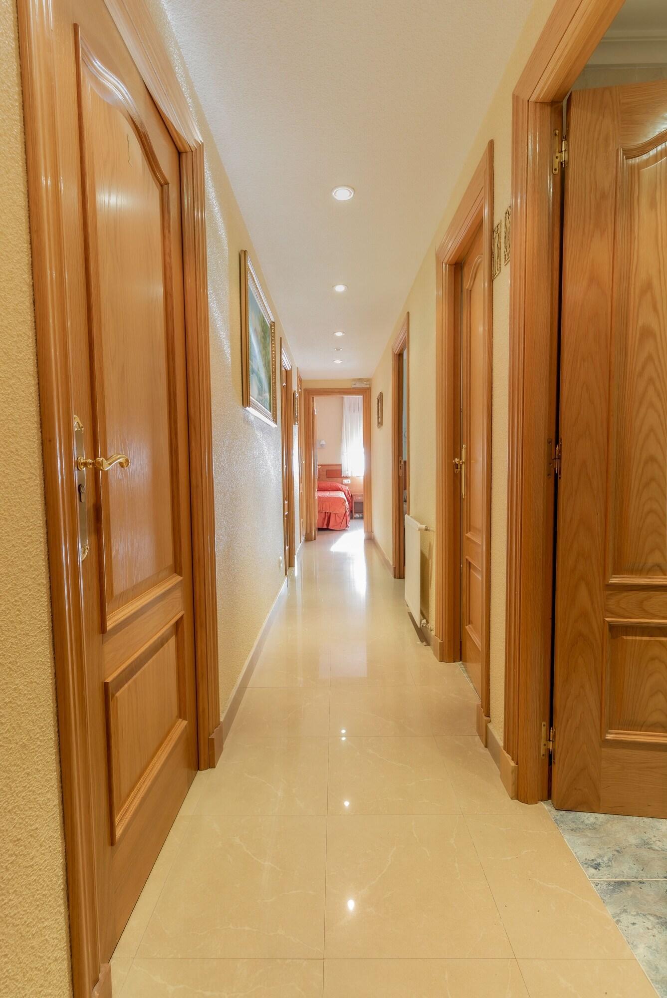 Vista Lobby Pensión Isabel by Vivere Stays