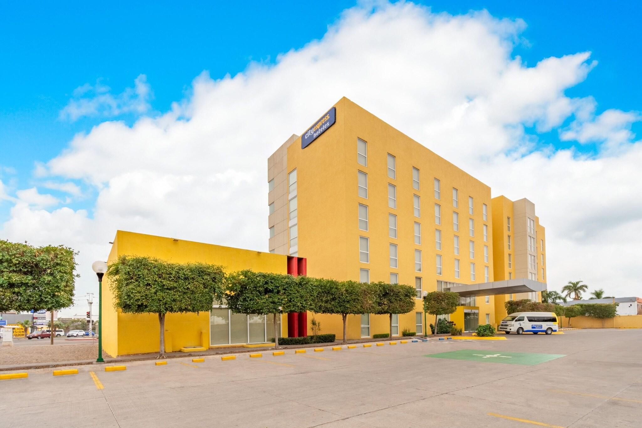 Vista Exterior City Express by Marriott Ciudad Obregón