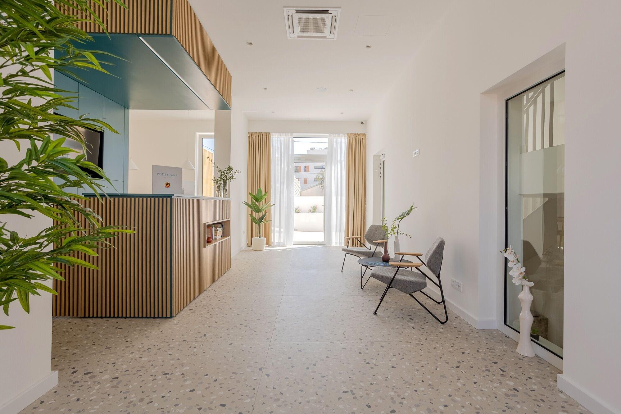 Vista Lobby Villa Miki