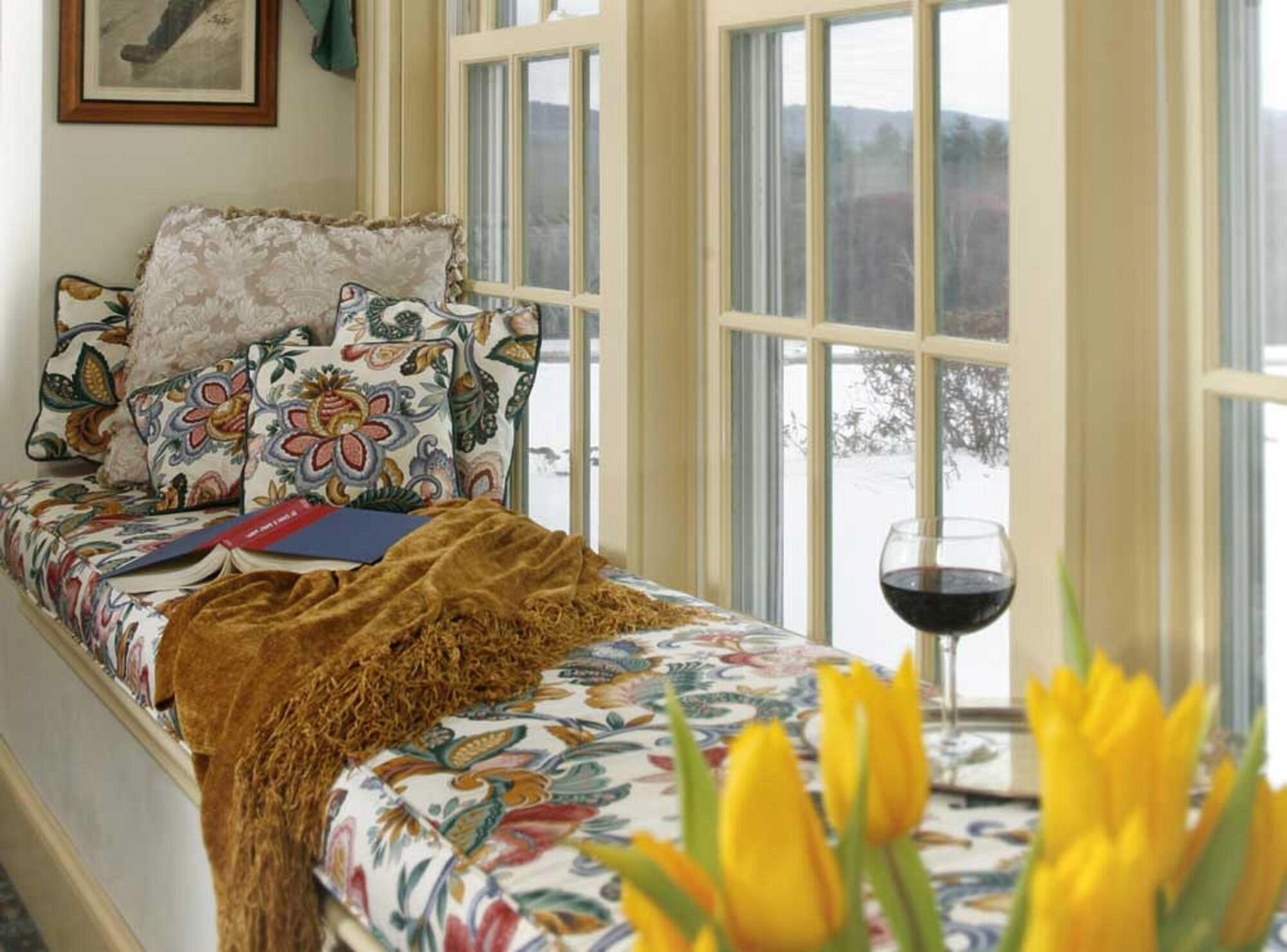 Vista Lobby Chesterfield Inn