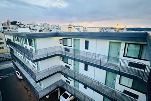 Alojamiento - La Casa Inn