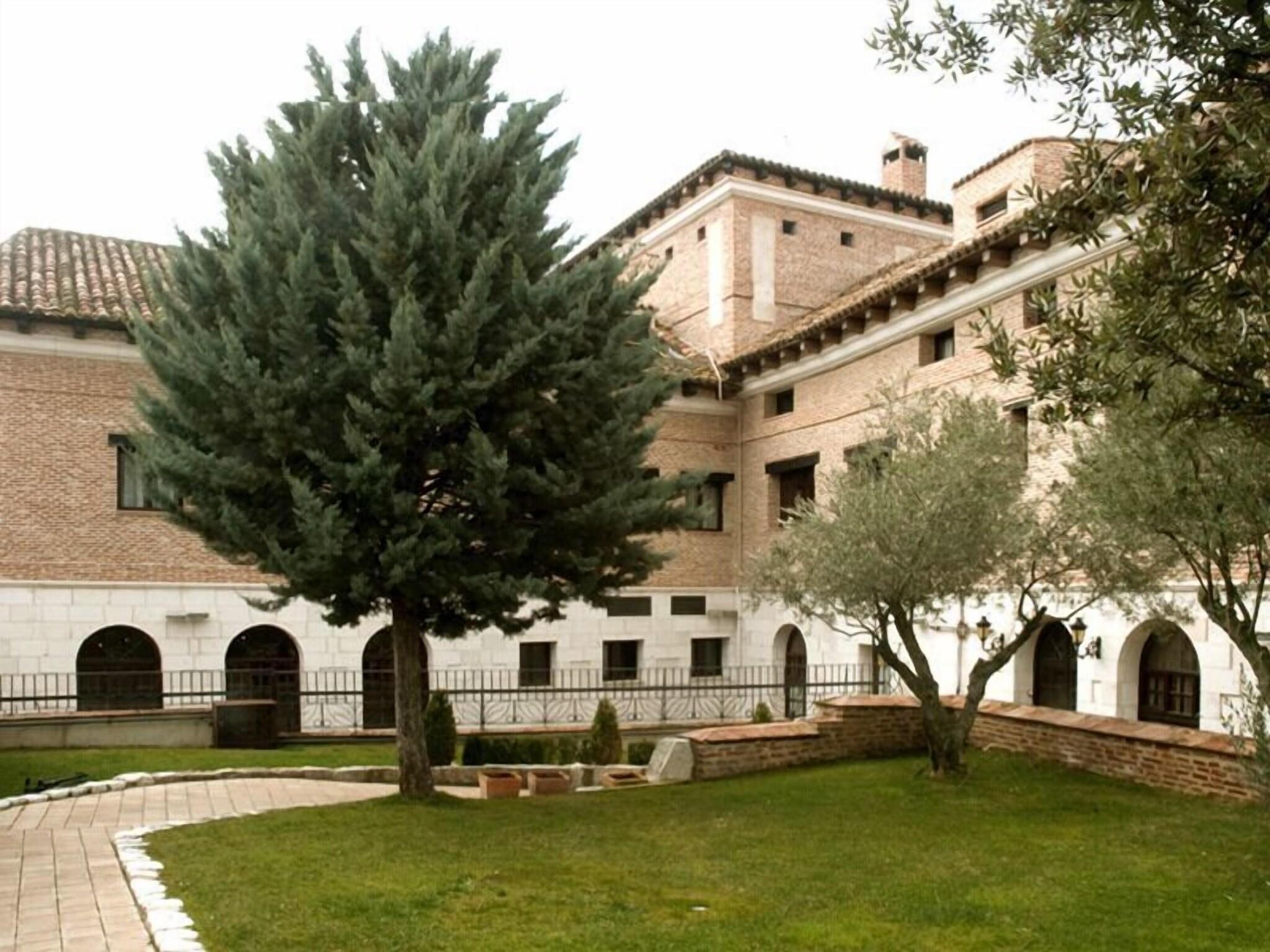 Vista Exterior El Jardin de la Abadia