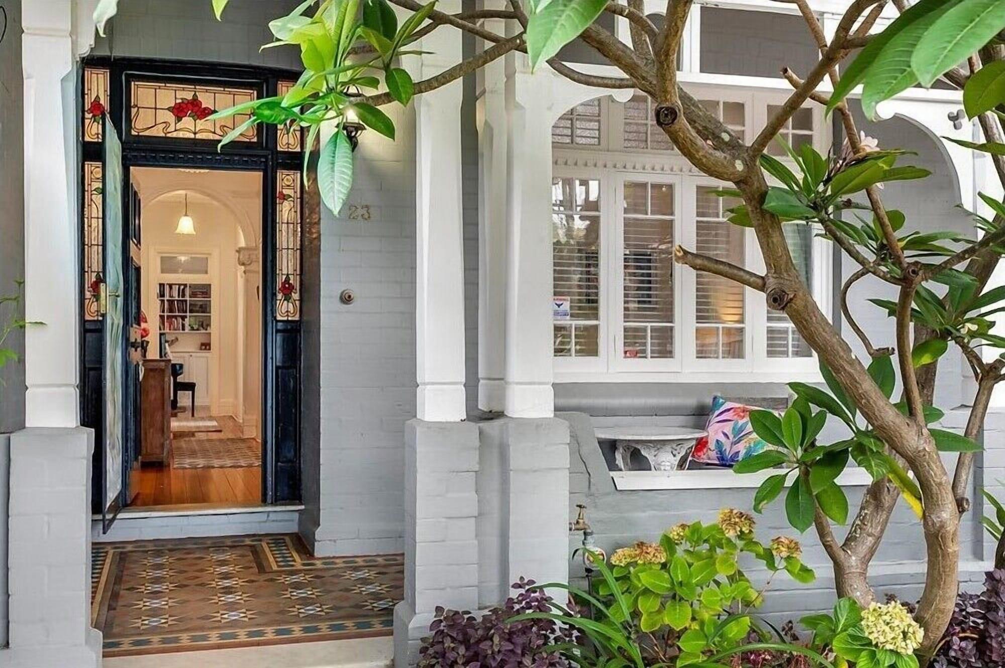 Vista Exterior Manly Waves Studios & Apartments