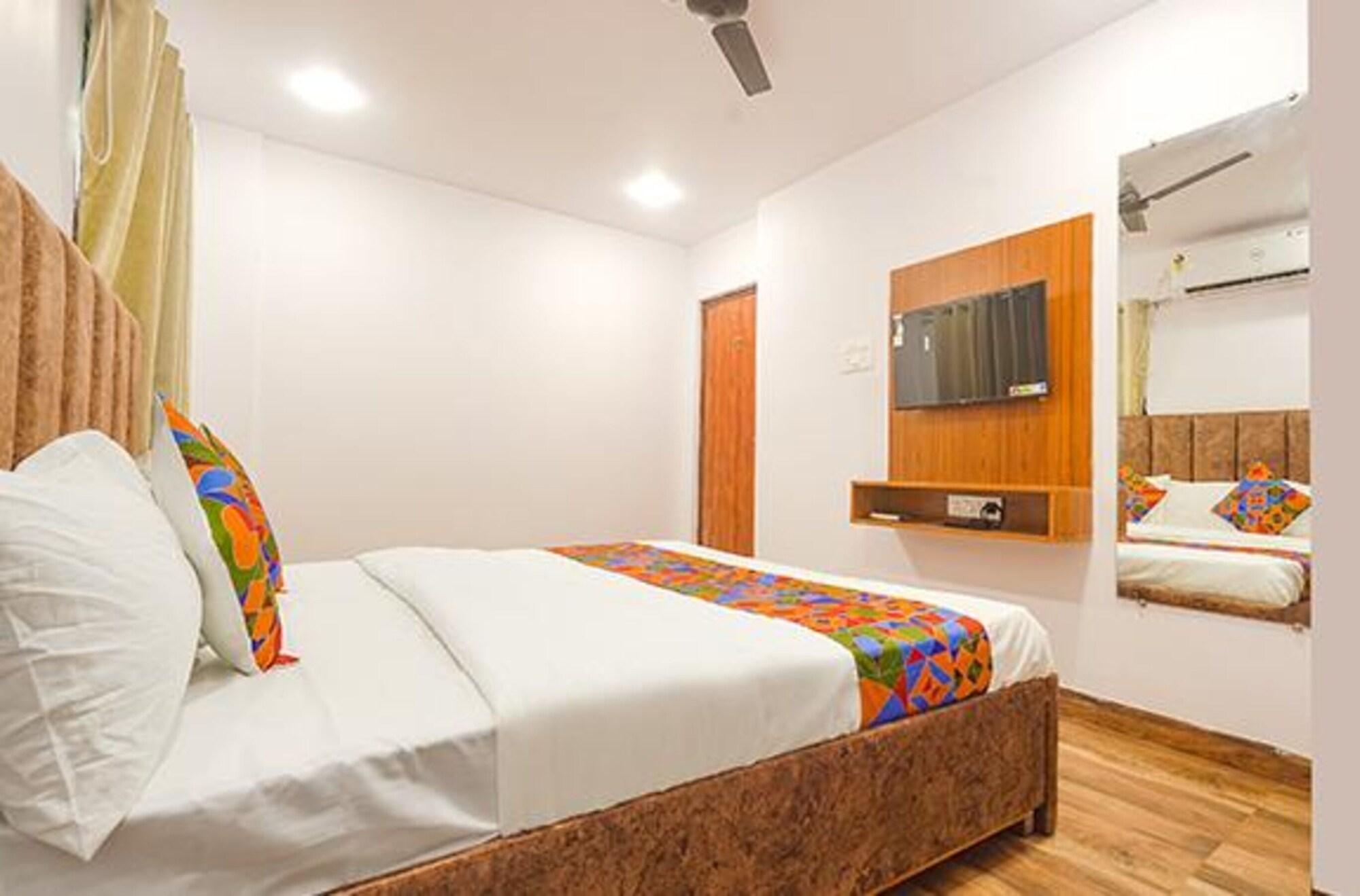 Habitación Fabhotel Midnight Inn