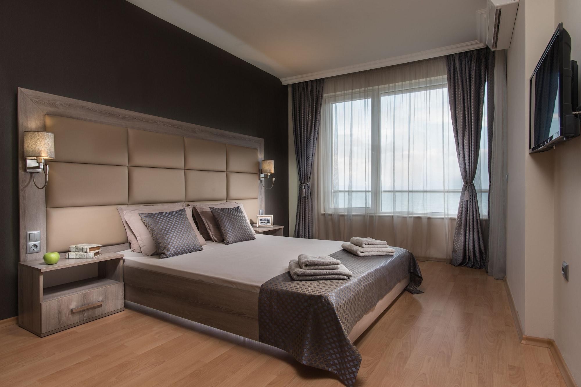 Varios Nikki Beach Apartments