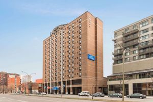 Alojamiento - Travelodge Hotel by Wyndham Montreal Centre