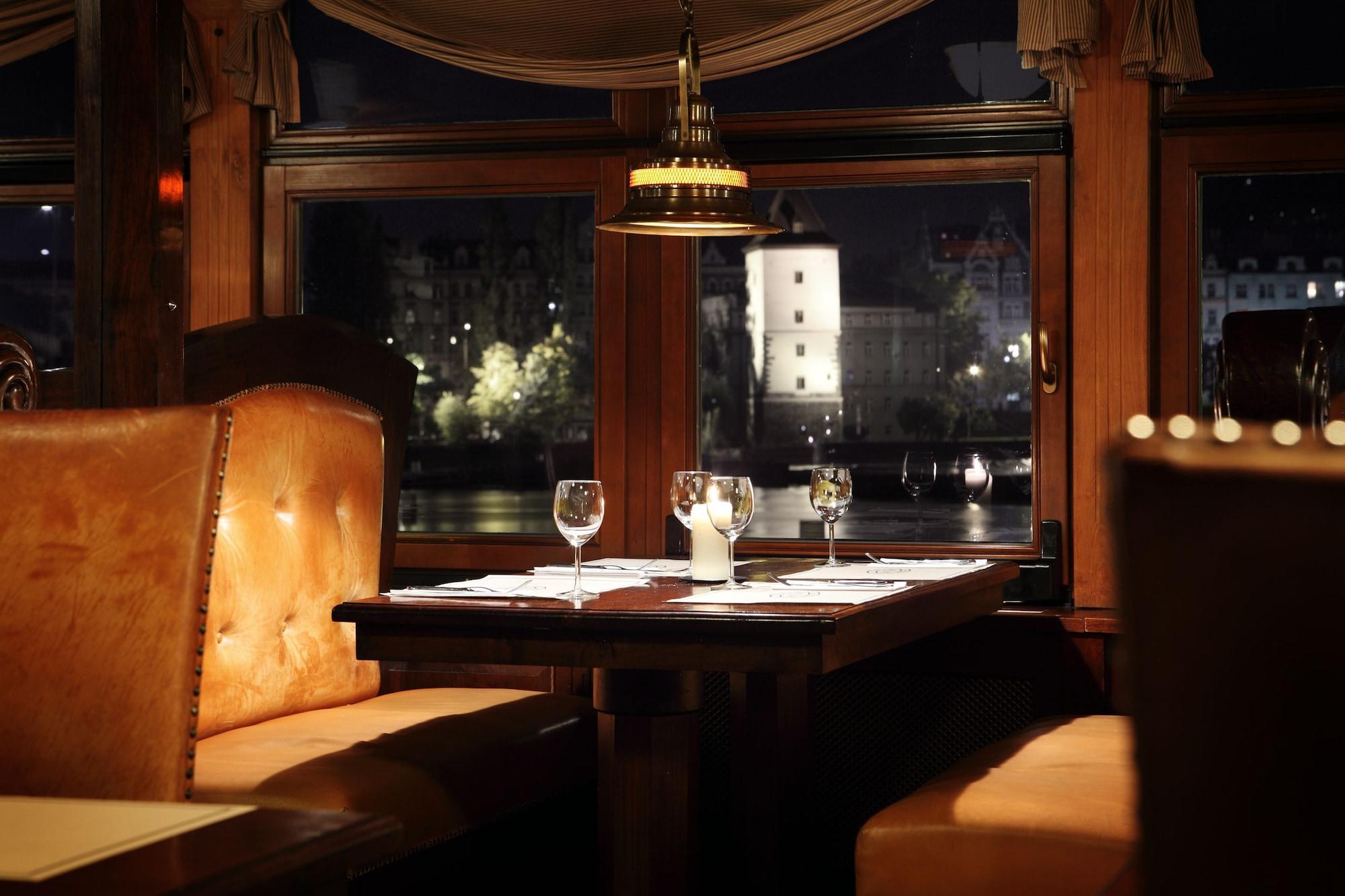 Bar/Salón Boat Hotel Matylda