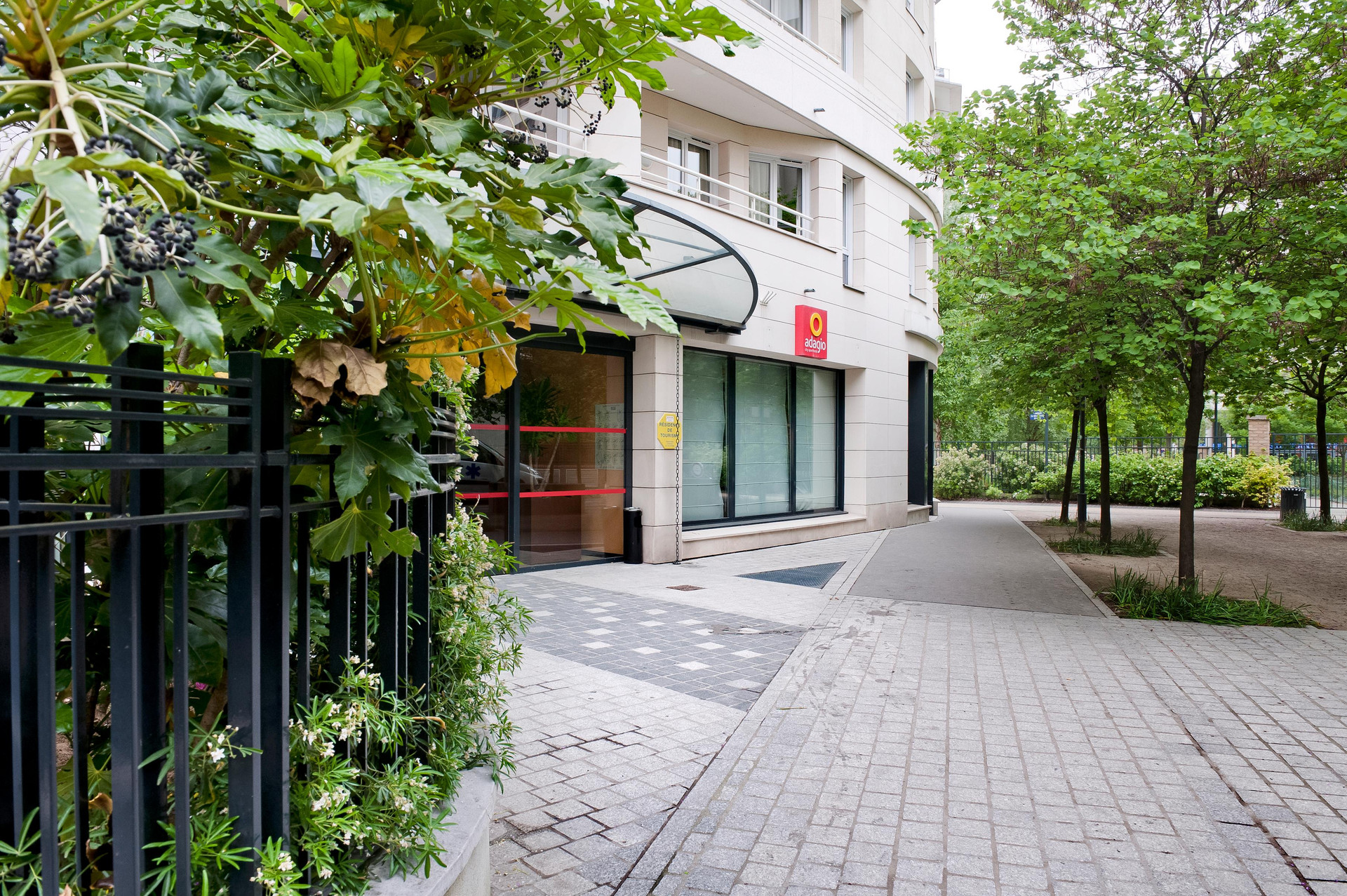 Vista Exterior Aparthotel Adagio la Defense le Parc
