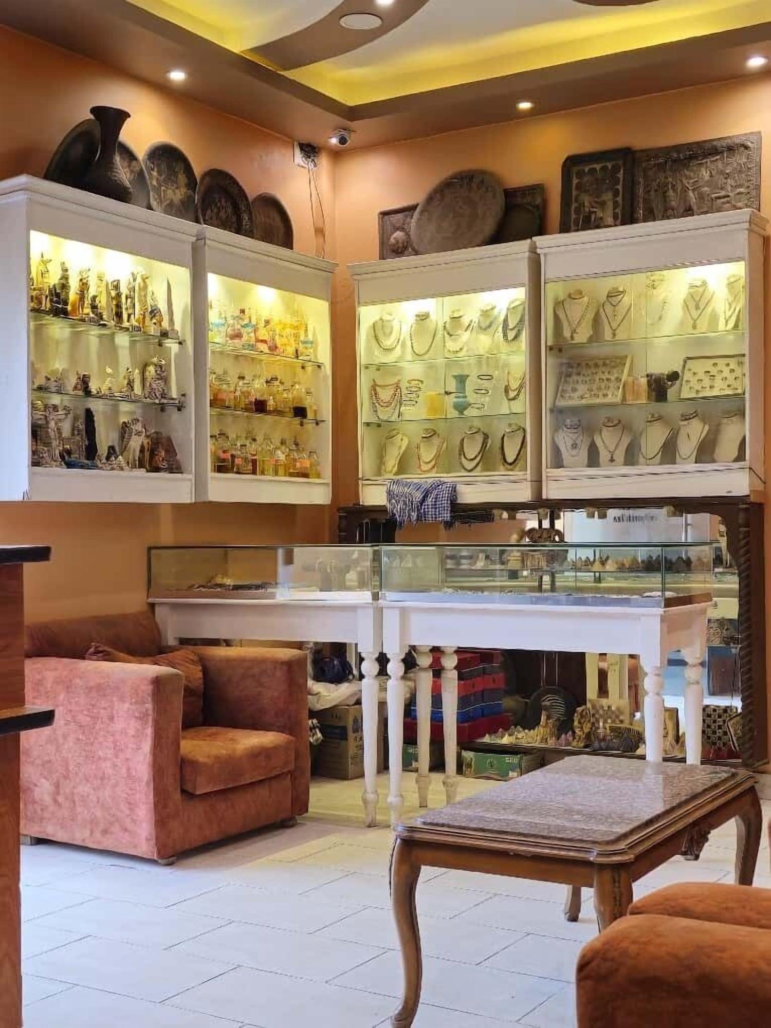 Vista Lobby The Great Golden Pyramid