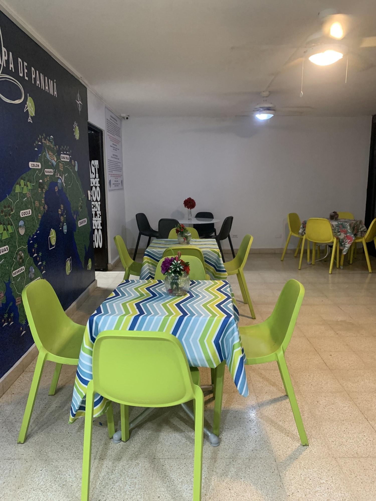 Restaurant Hostel Loco Coco Loco